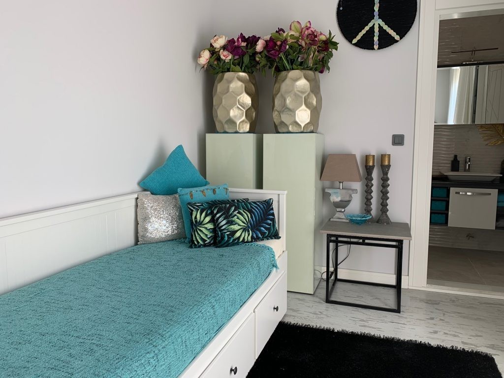 ОТДЕЛЬНАЯ ВИЛЛА С ЧАСТНЫМ САДОВЫМ УЧАСТКОМ В КУШАДАСЫ.