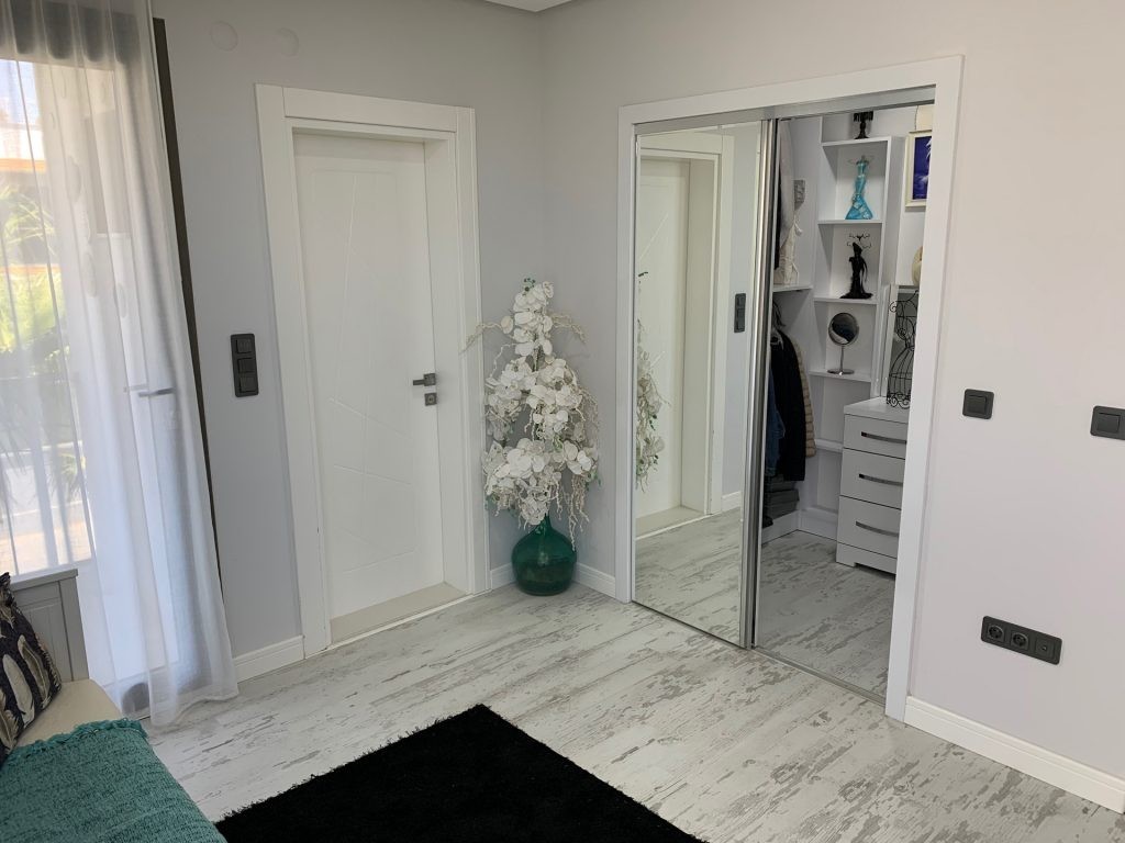 ОТДЕЛЬНАЯ ВИЛЛА С ЧАСТНЫМ САДОВЫМ УЧАСТКОМ В КУШАДАСЫ.