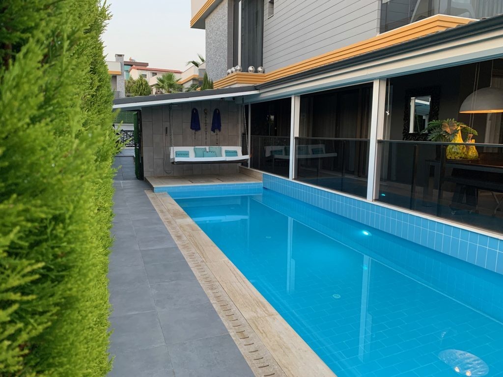 ОТДЕЛЬНАЯ ВИЛЛА С ЧАСТНЫМ САДОВЫМ УЧАСТКОМ В КУШАДАСЫ.