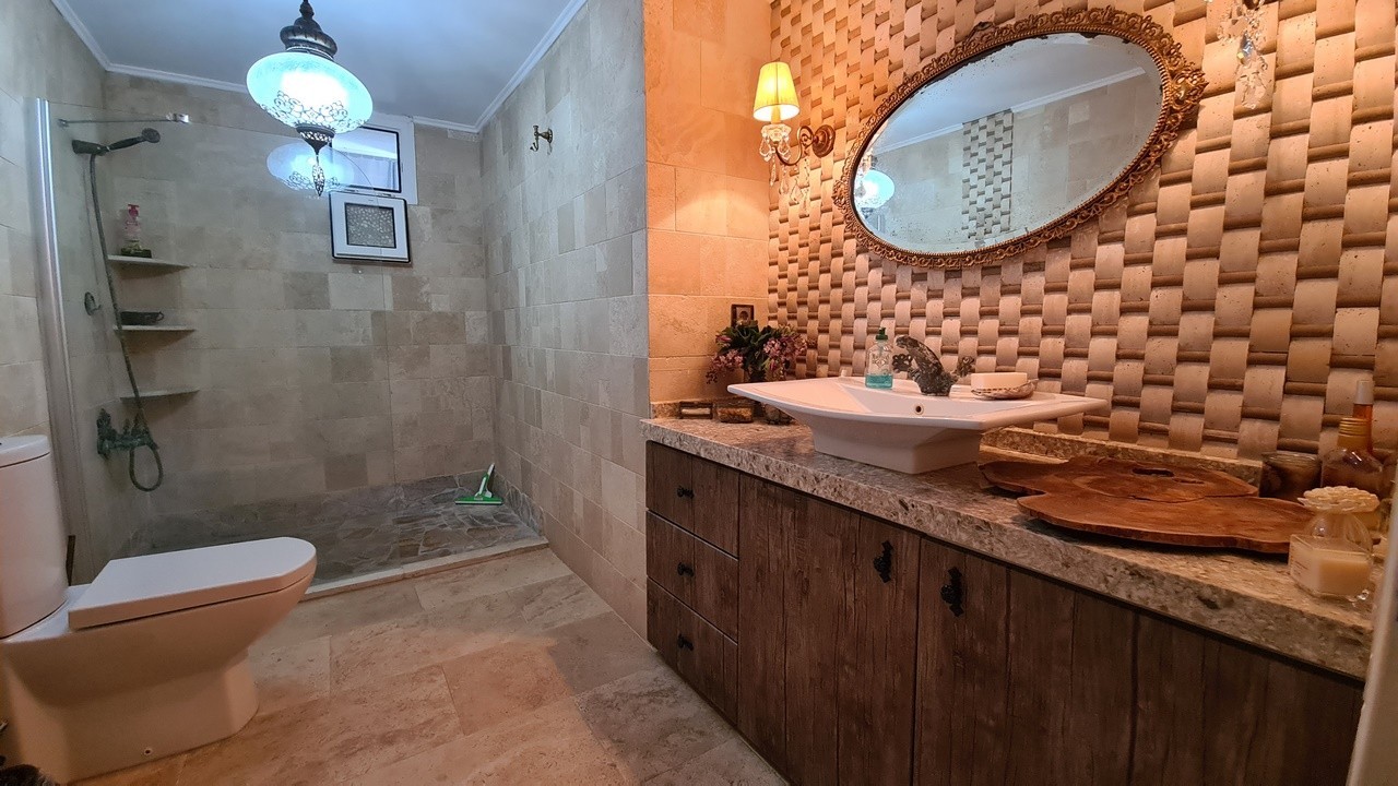 ДВУХУРОВНЕВАЯ КВАРТИРА С ВИДОМ НА МОРЕ НА ПРОДАЖУ В КУШАДАСЫ.