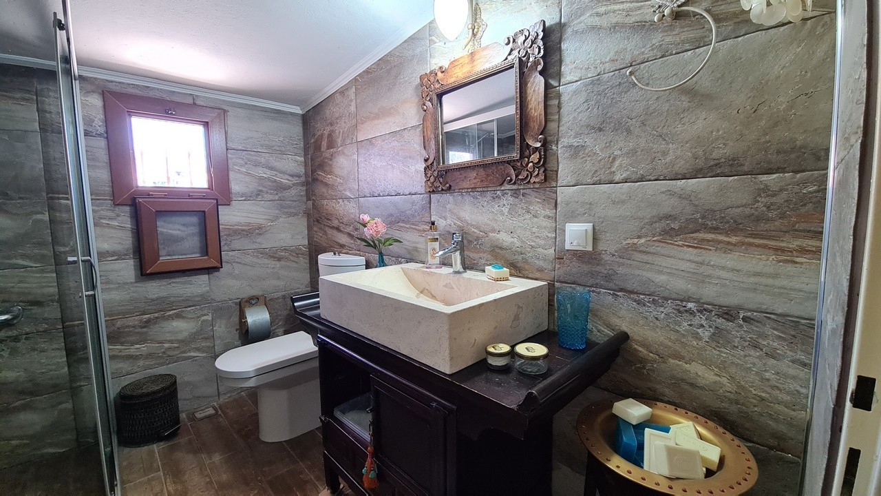 ДВУХУРОВНЕВАЯ КВАРТИРА С ВИДОМ НА МОРЕ НА ПРОДАЖУ В КУШАДАСЫ.