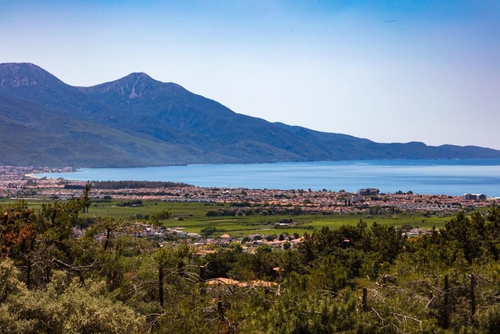 ВЕЛИКОЛЕПНЫЙ ФЕРМЕРСКИЙ ДОМ С ВИДОМ НА МОРЕ И ПРИРОДУ В КУШАДАСЫ.
