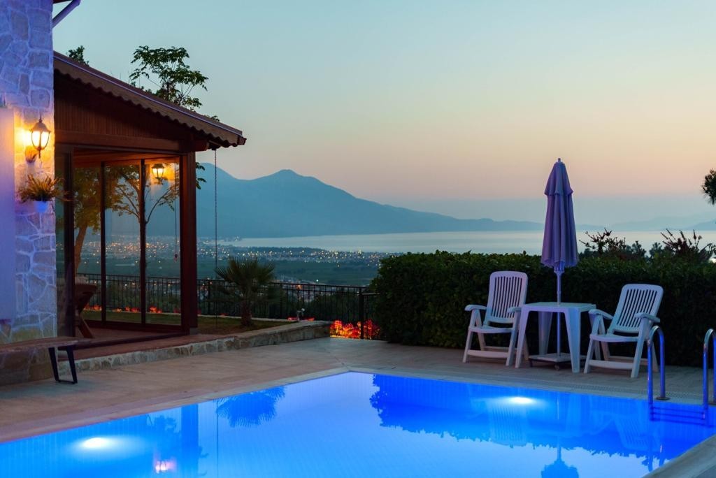 ВЕЛИКОЛЕПНЫЙ ФЕРМЕРСКИЙ ДОМ С ВИДОМ НА МОРЕ И ПРИРОДУ В КУШАДАСЫ.