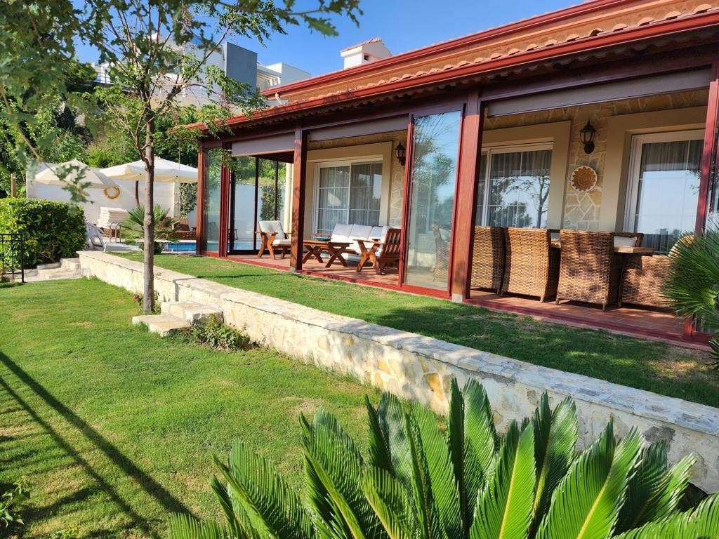 ВЕЛИКОЛЕПНЫЙ ФЕРМЕРСКИЙ ДОМ С ВИДОМ НА МОРЕ И ПРИРОДУ В КУШАДАСЫ.