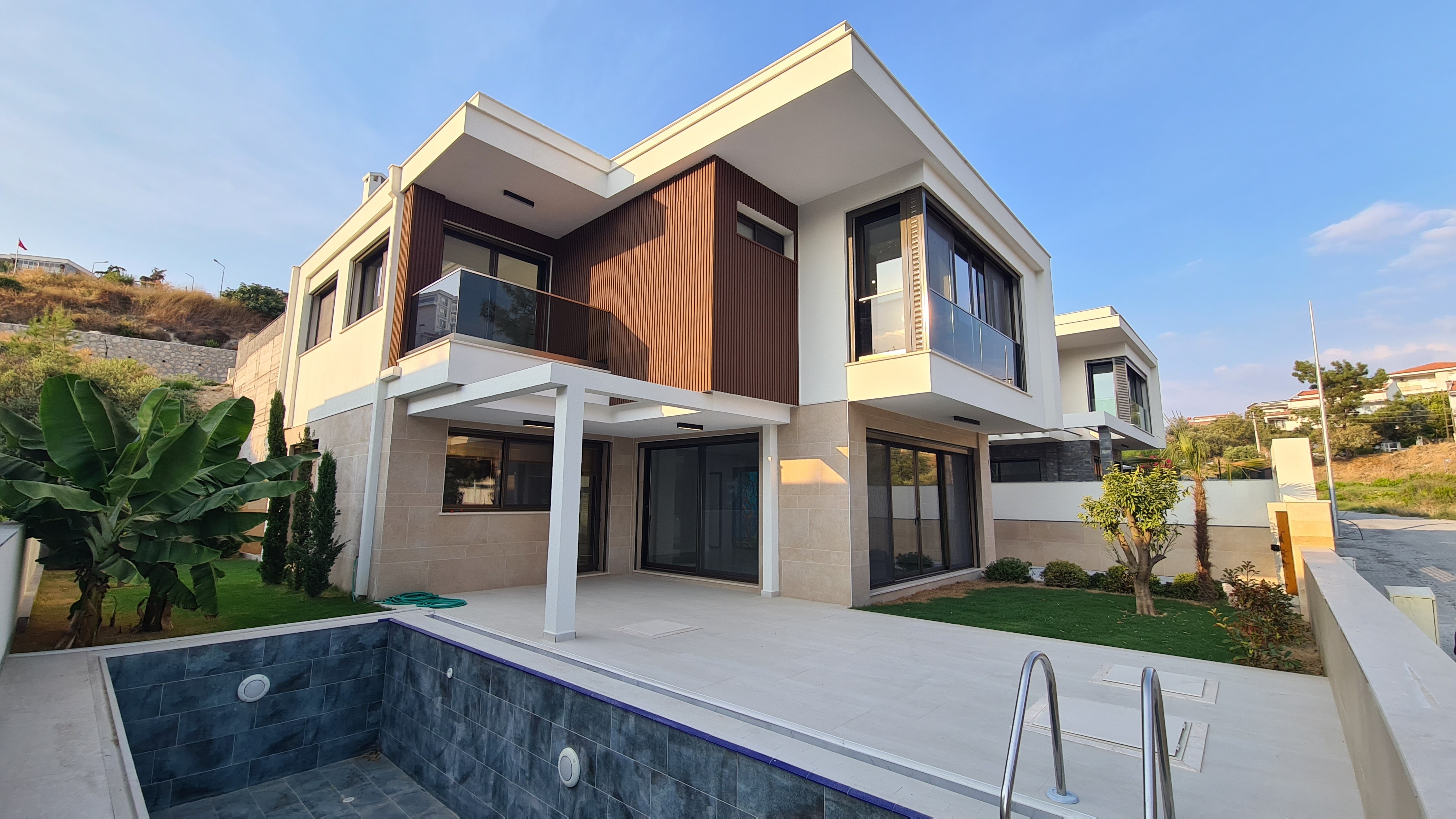 ВИЛЛА  4+1 С ЧАСТНЫМ БАССЕЙНОМ НА ПРОДАЖУ В КУШАДАСЫ.