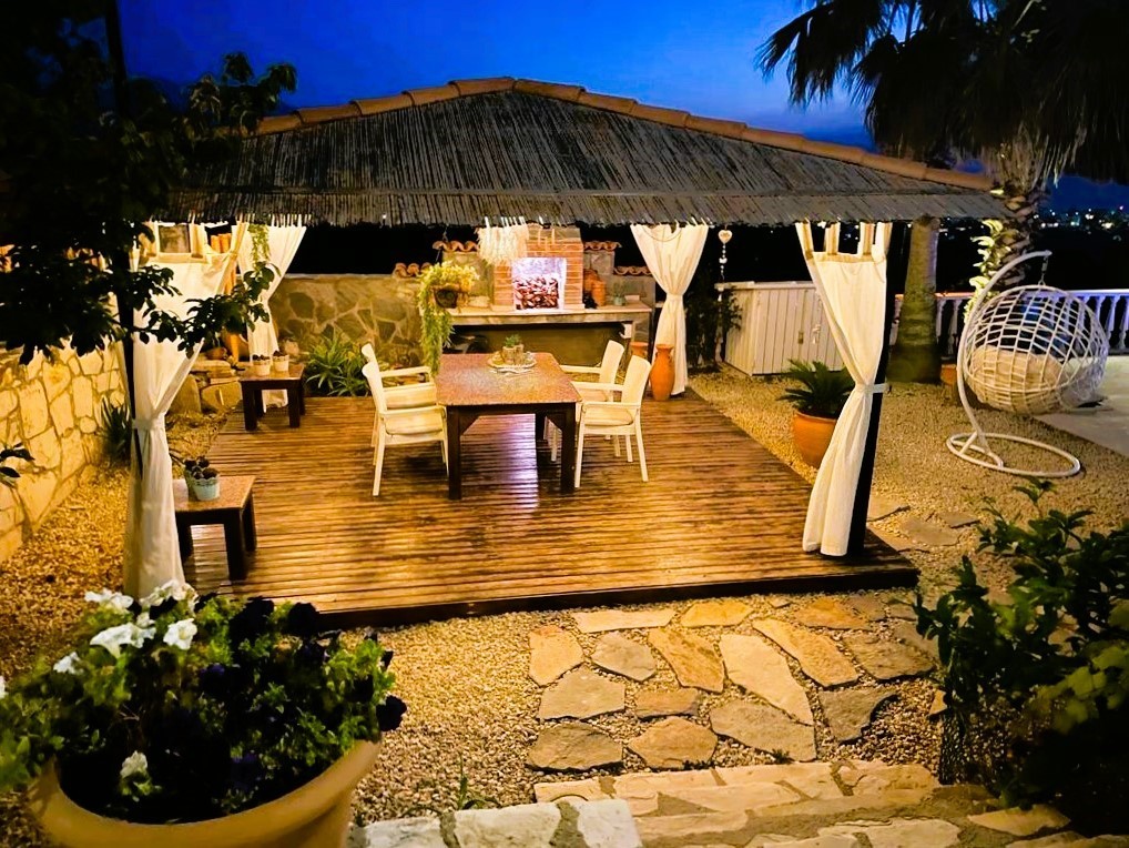 РОСКОШНАЯ ОТДЕЛЬНАЯ ВИЛЛА С ВИДОМ НА МОРЕ И ЧАСТНЫМ БАССЕЙНОМ В КУШАДАСЫ.