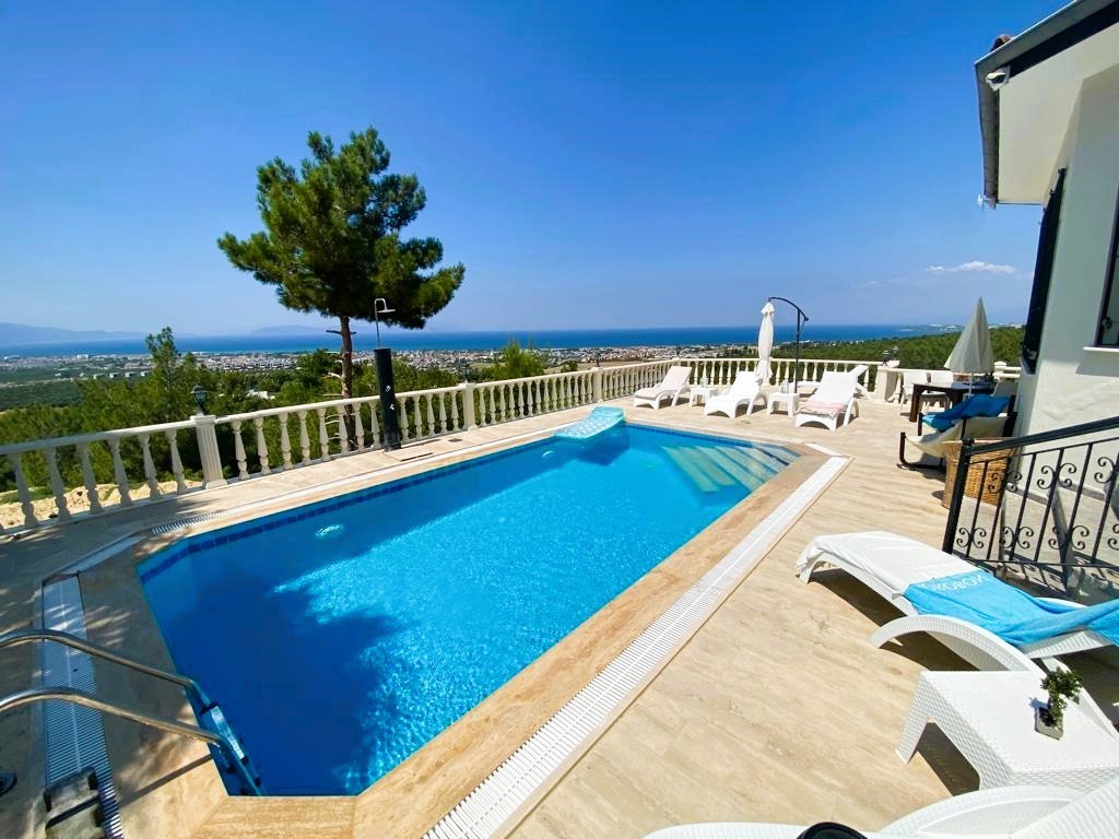 РОСКОШНАЯ ОТДЕЛЬНАЯ ВИЛЛА С ВИДОМ НА МОРЕ И ЧАСТНЫМ БАССЕЙНОМ В КУШАДАСЫ.