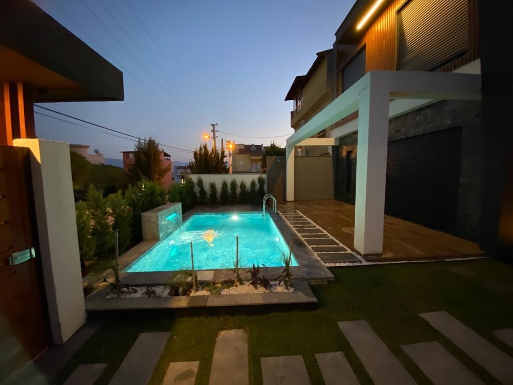 Luxurious and Modern House Equipped with Technology for Sale