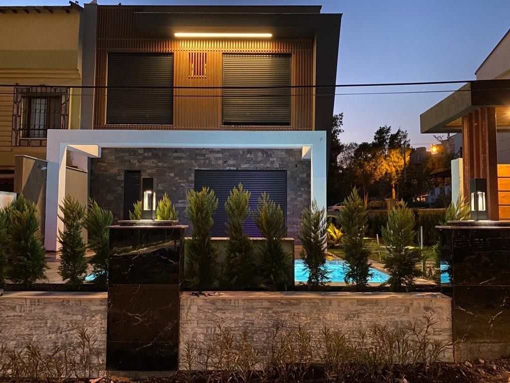 Luxurious and Modern House Equipped with Technology for Sale