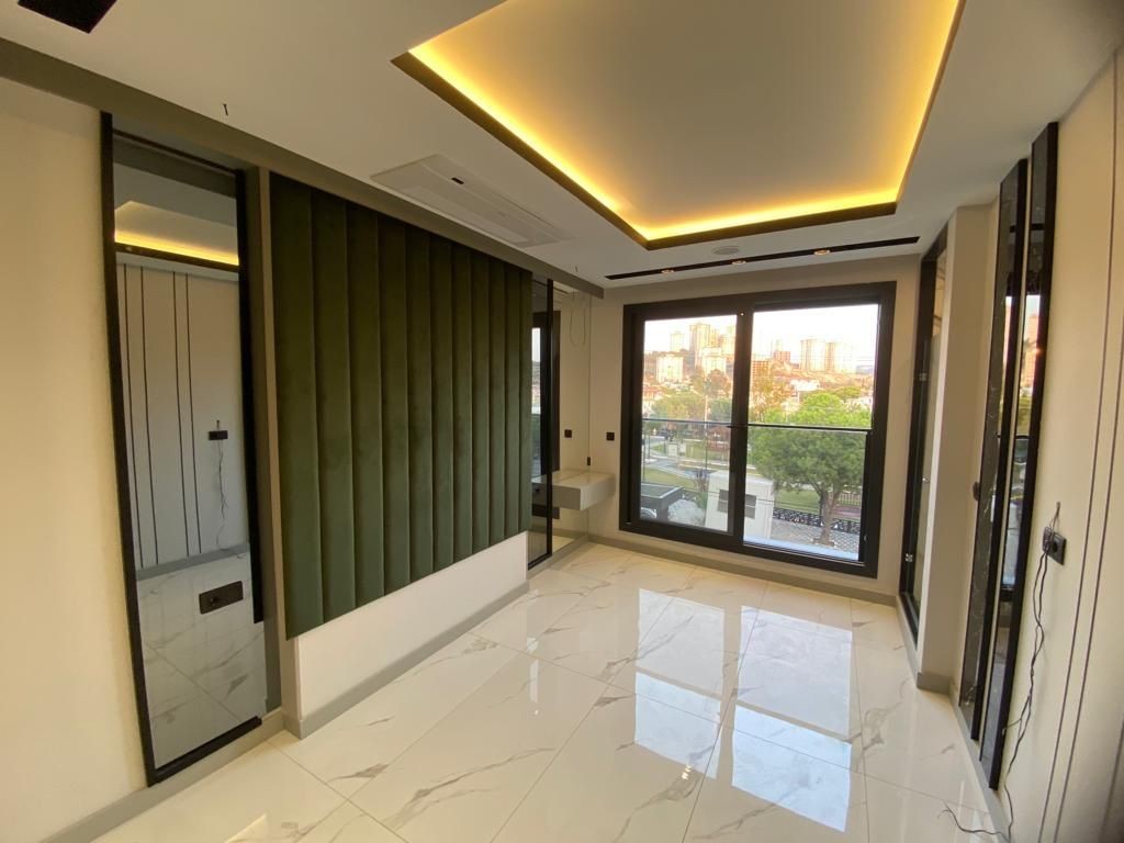 Luxurious and Modern House Equipped with Technology for Sale