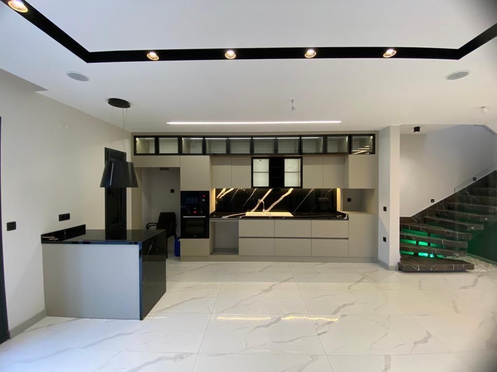 Luxurious and Modern House Equipped with Technology for Sale