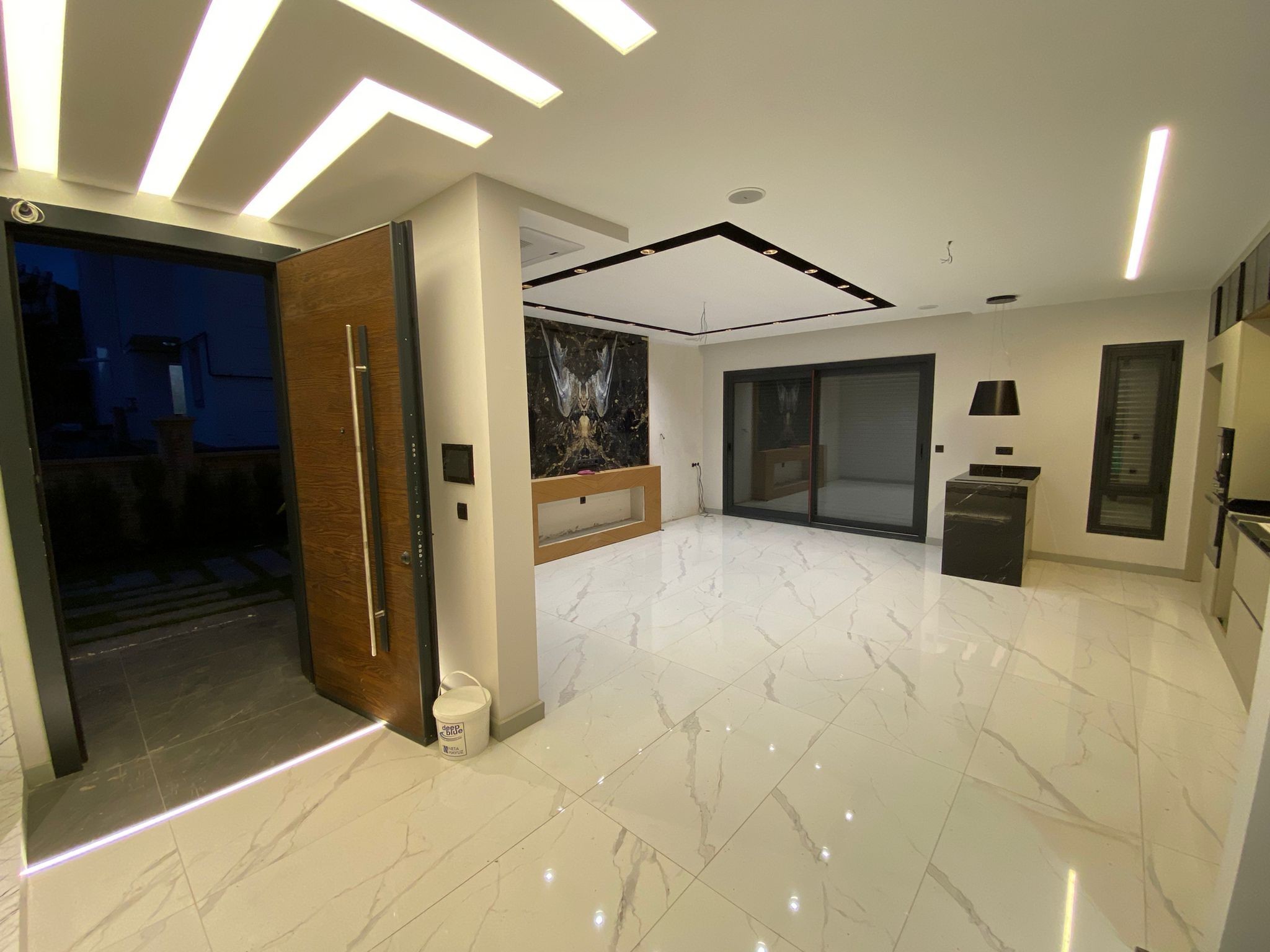 Luxurious and Modern House Equipped with Technology for Sale