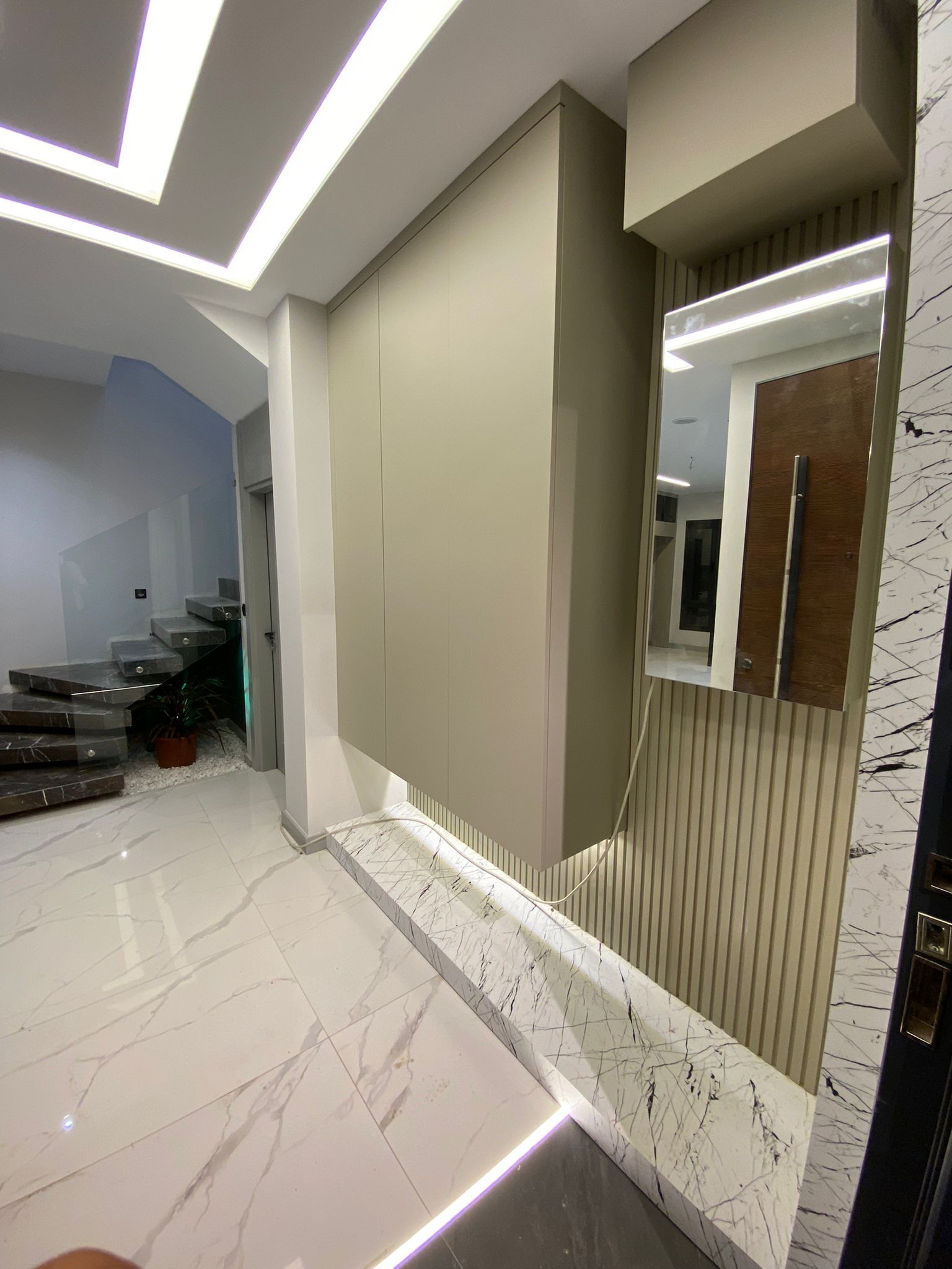 Luxurious and Modern House Equipped with Technology for Sale