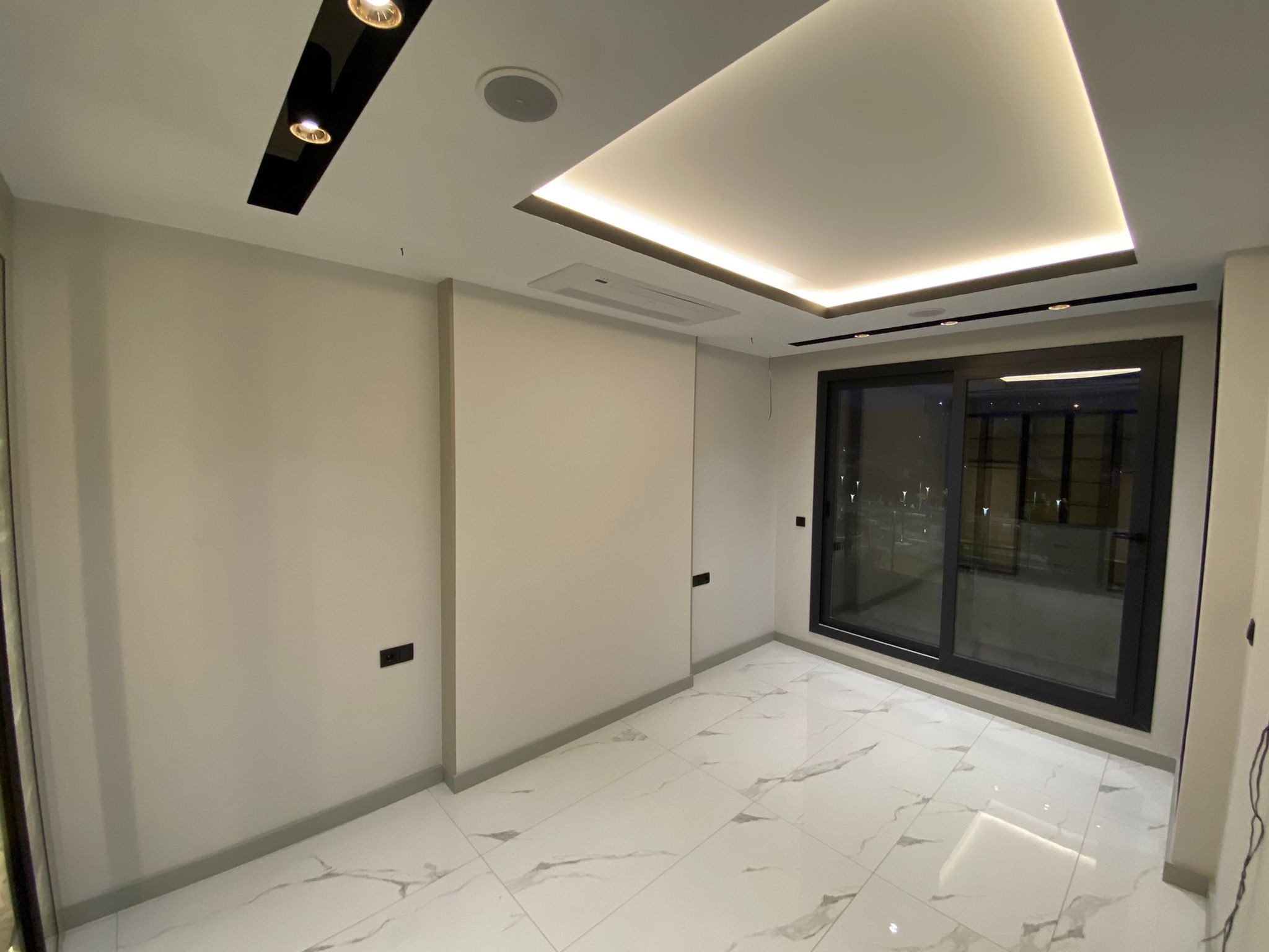 Luxurious and Modern House Equipped with Technology for Sale