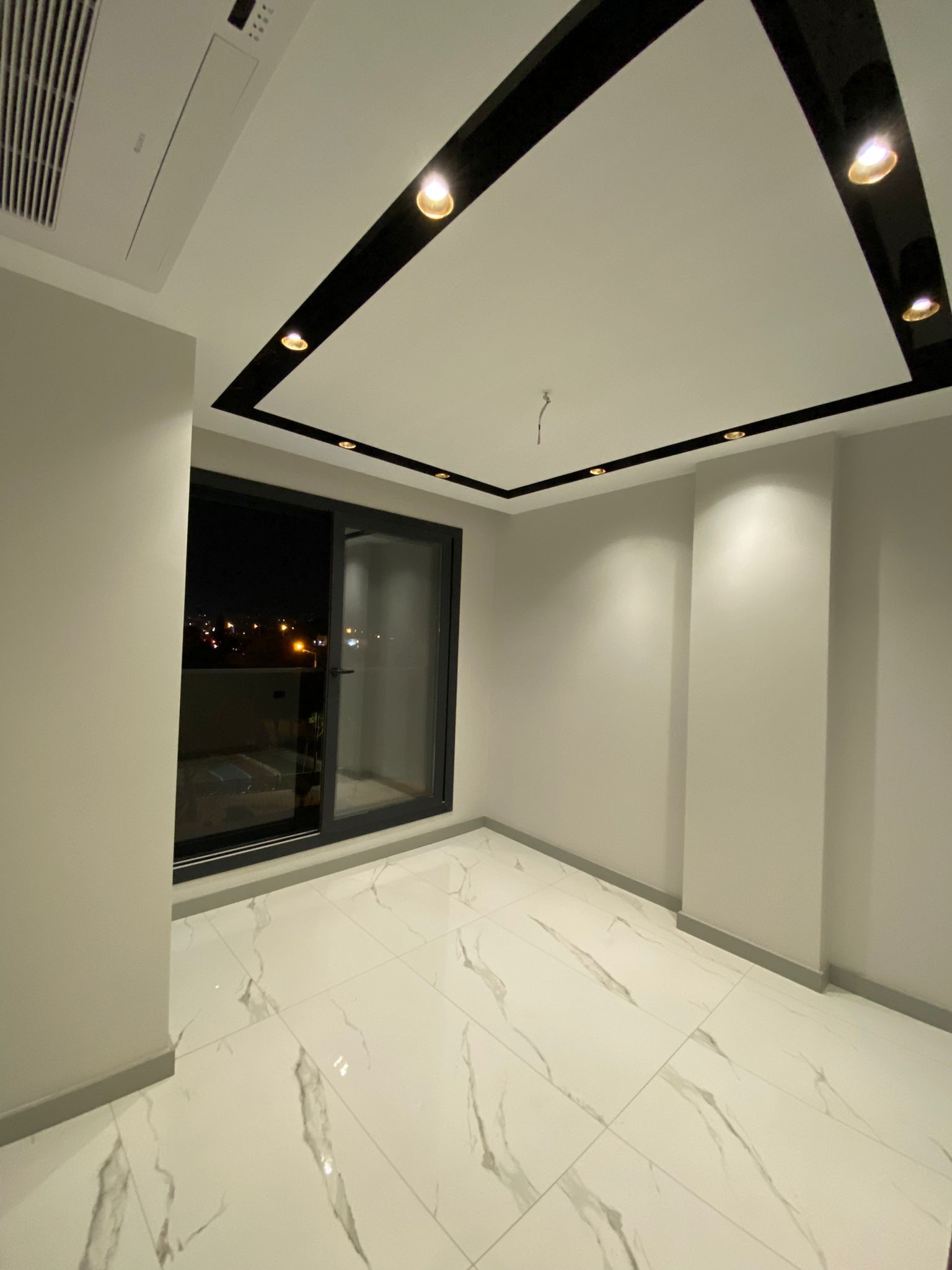 Luxurious and Modern House Equipped with Technology for Sale