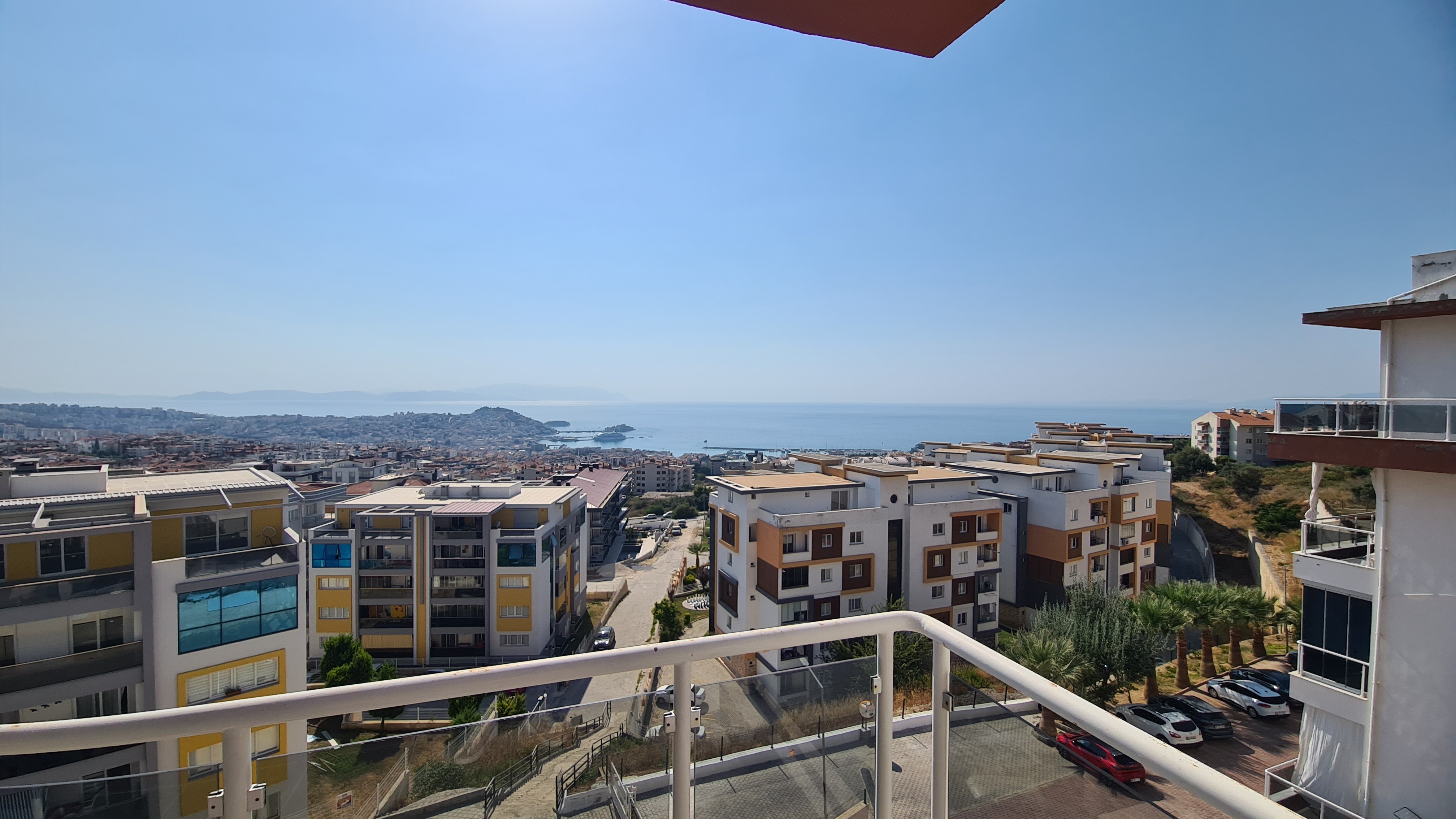 КВАРТИРА 3+1 С ПАНОРАМНЫМ ВИДОМ НА МОРЕ В КУШАДАСЫ.