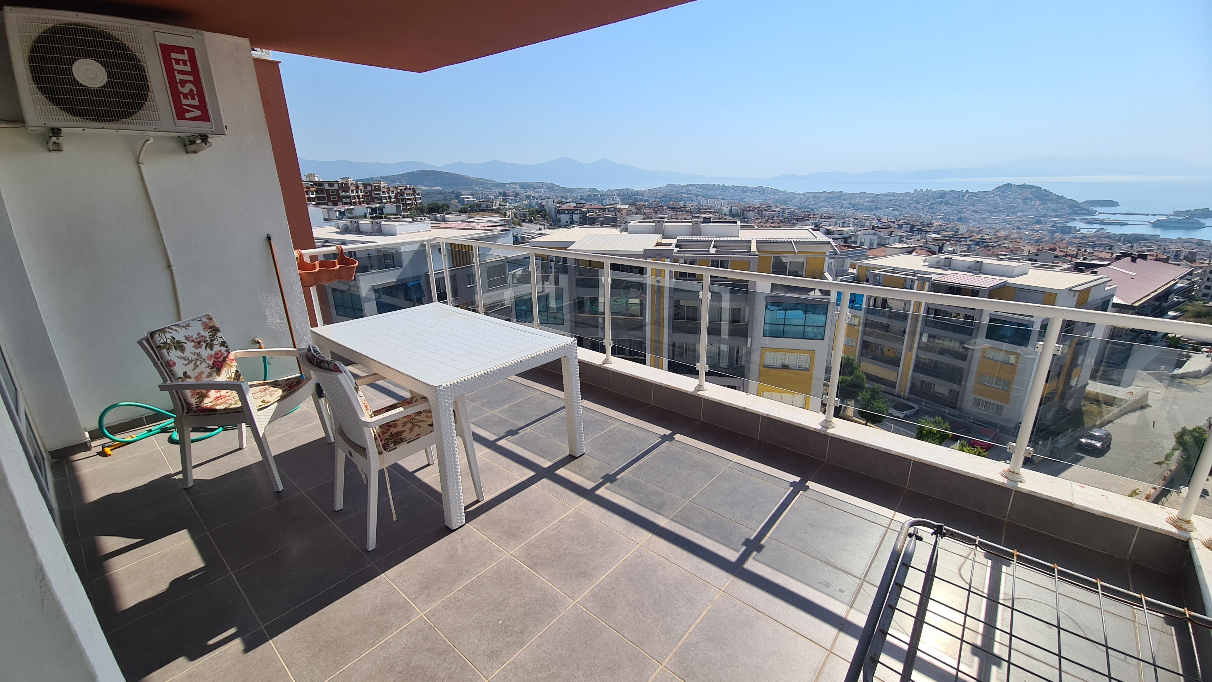 КВАРТИРА 3+1 С ПАНОРАМНЫМ ВИДОМ НА МОРЕ В КУШАДАСЫ.