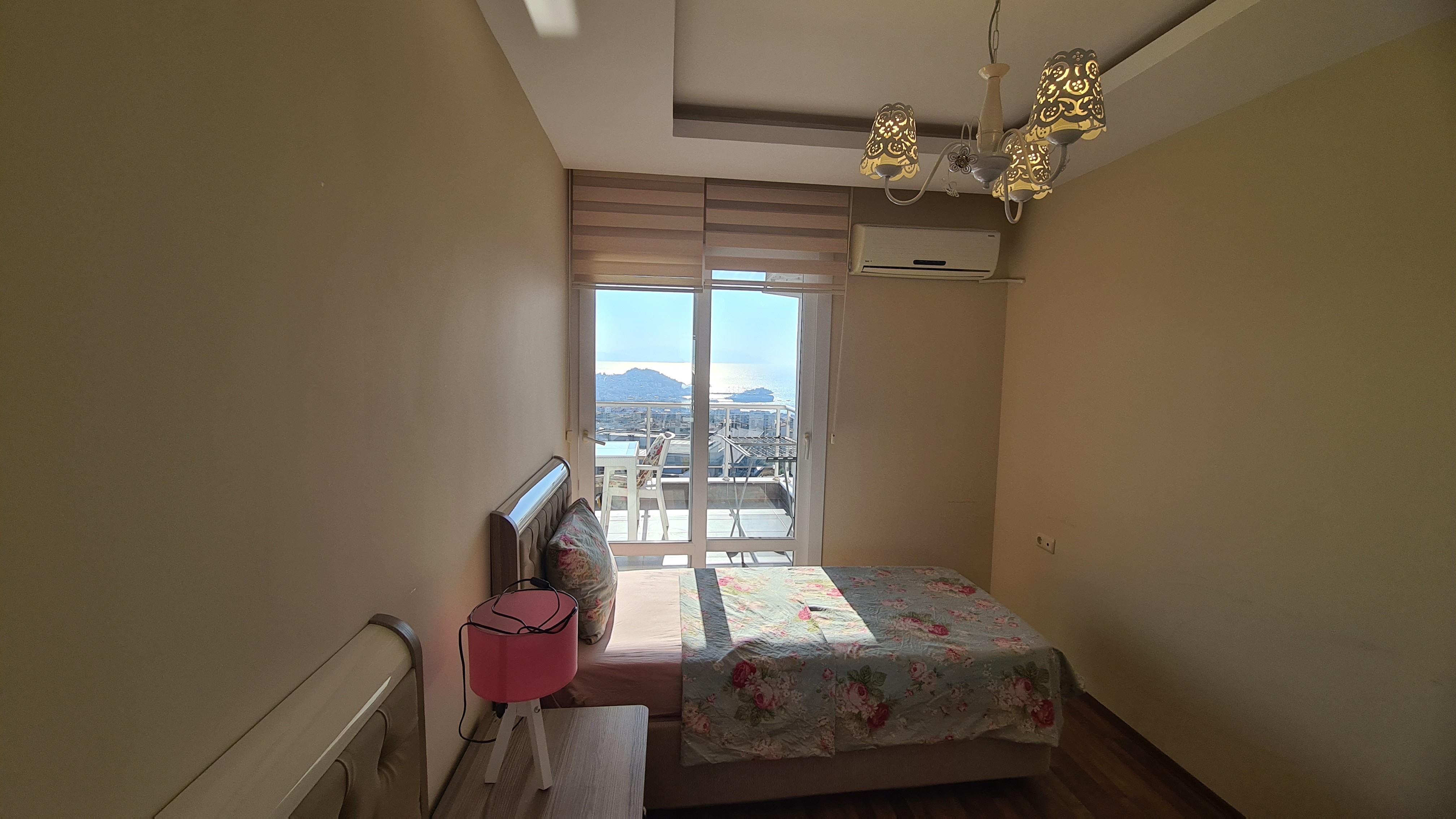 КВАРТИРА 3+1 С ПАНОРАМНЫМ ВИДОМ НА МОРЕ В КУШАДАСЫ.