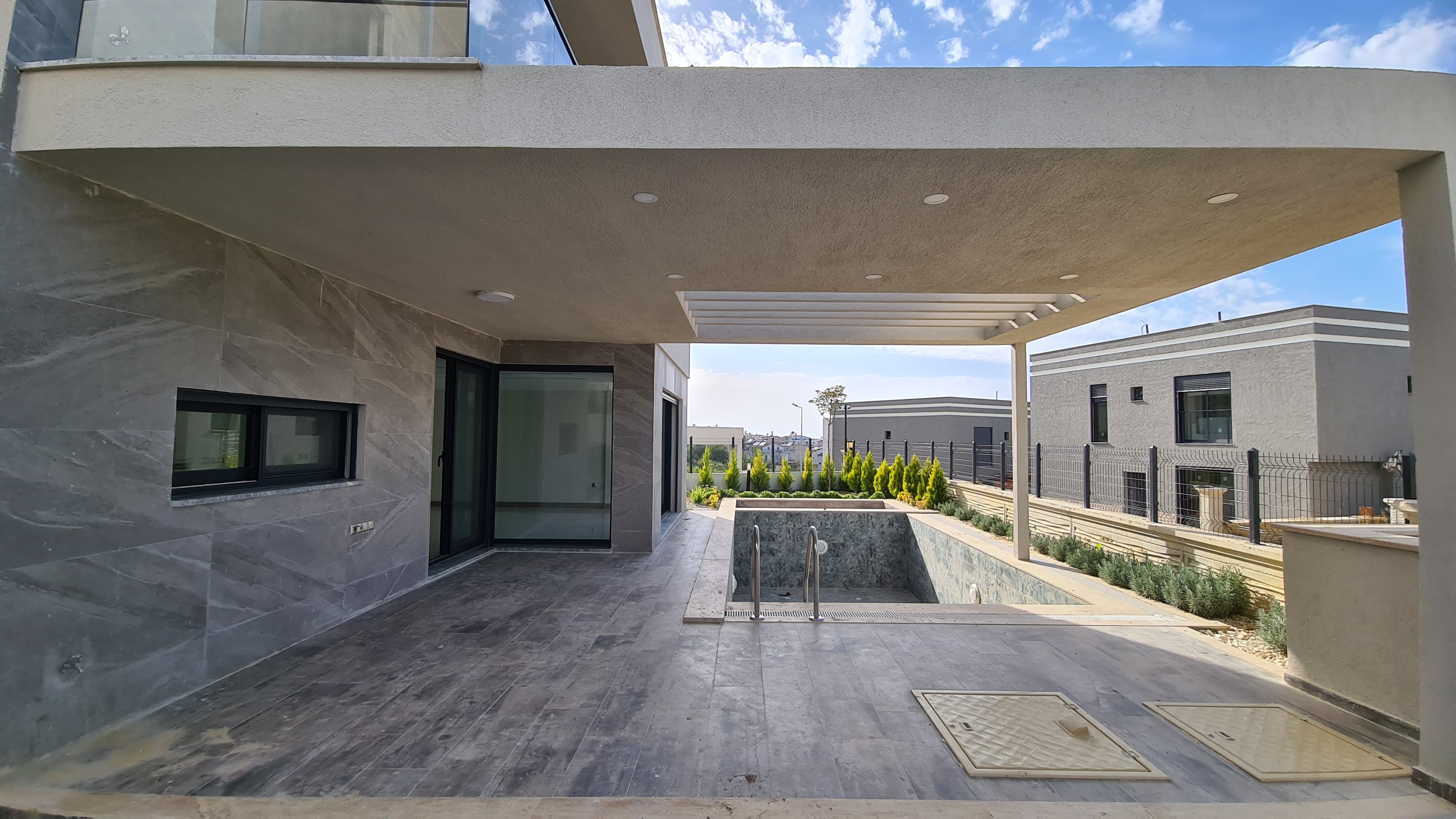 ОТДЕЛЬНАЯ ВИЛЛА С ЧАСТНЫМ БАССЕЙНОМ В КУШАДАСЫ.