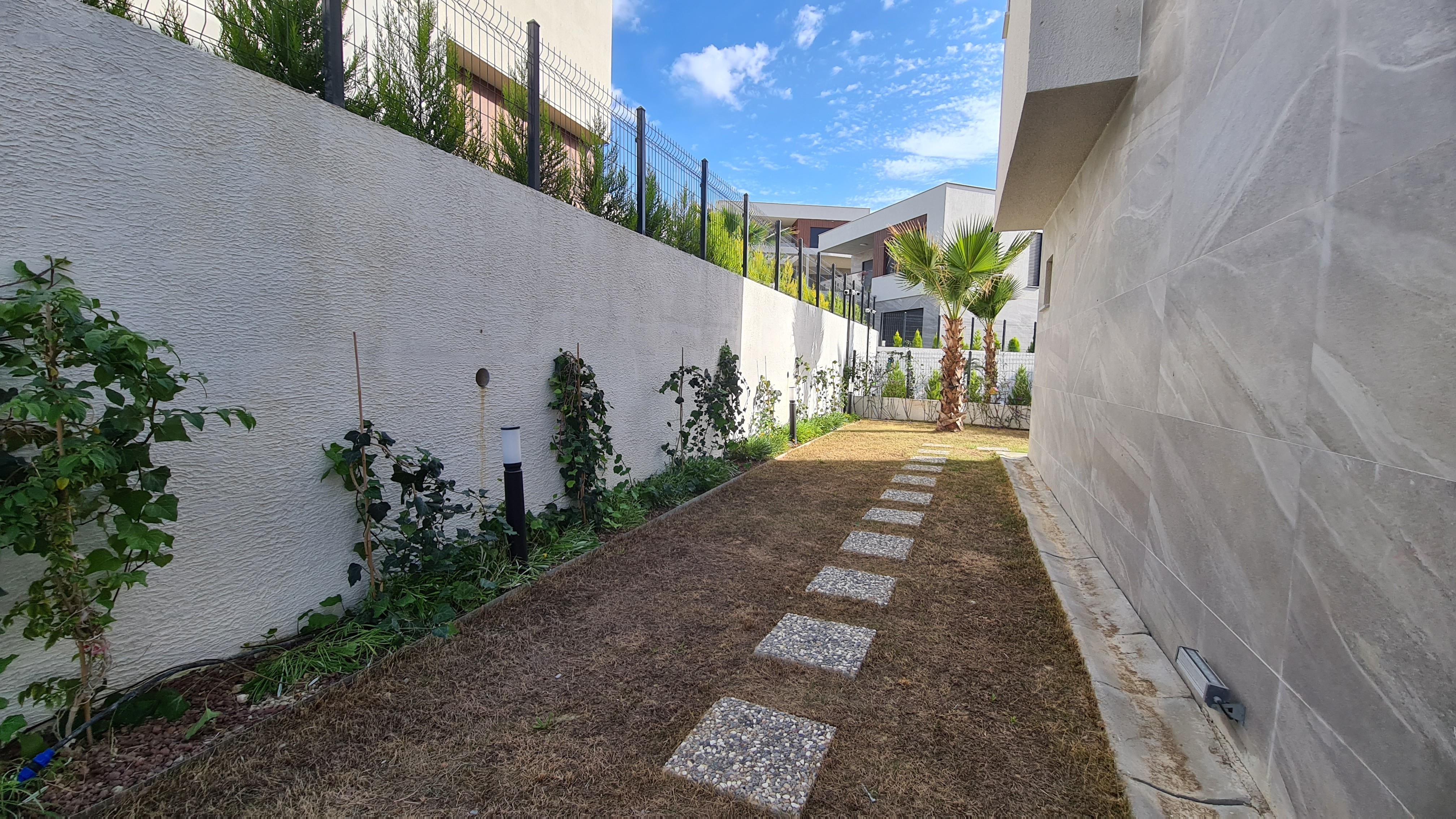 ОТДЕЛЬНАЯ ВИЛЛА С ЧАСТНЫМ БАССЕЙНОМ В КУШАДАСЫ.