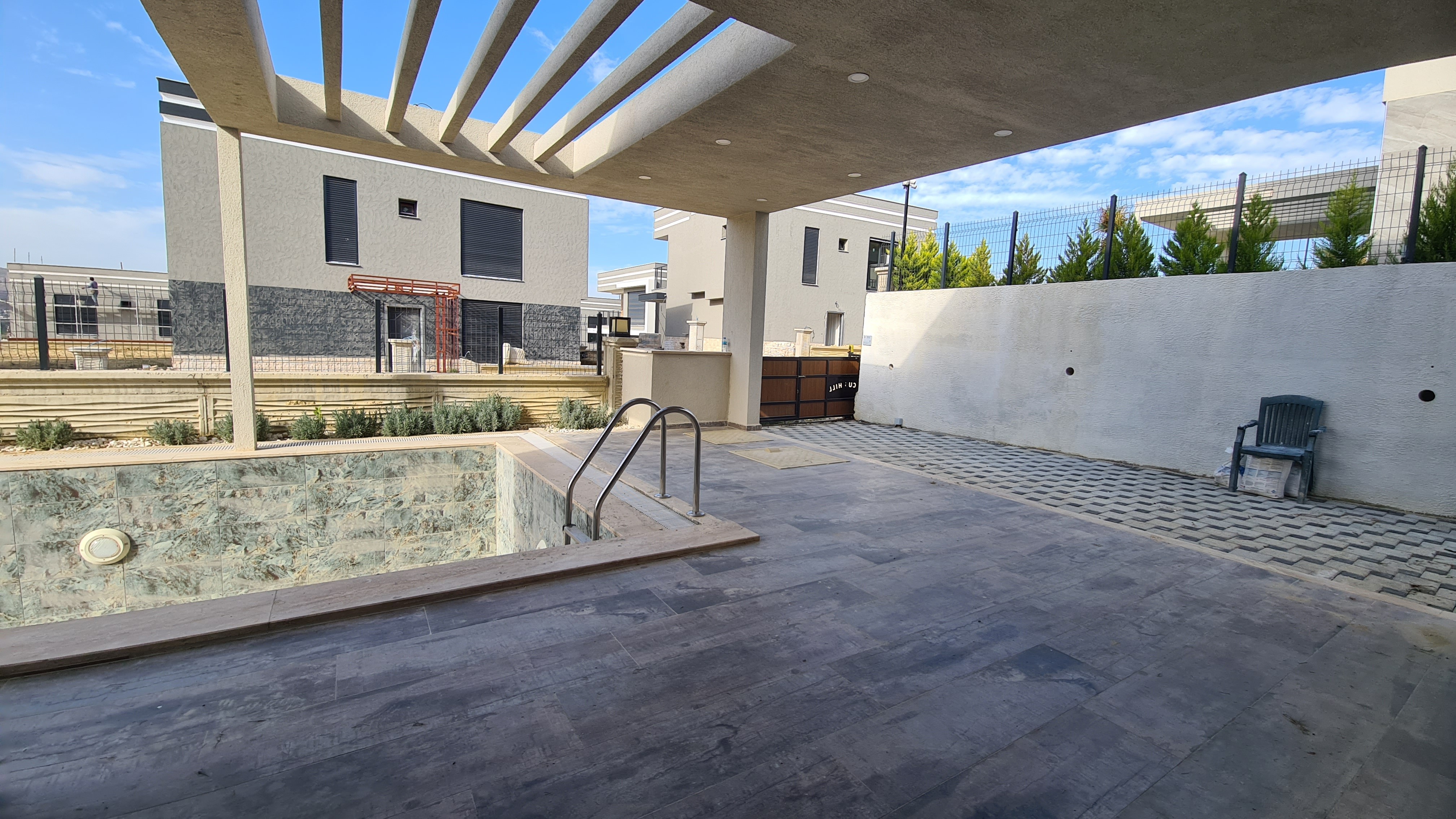 ОТДЕЛЬНАЯ ВИЛЛА С ЧАСТНЫМ БАССЕЙНОМ В КУШАДАСЫ.