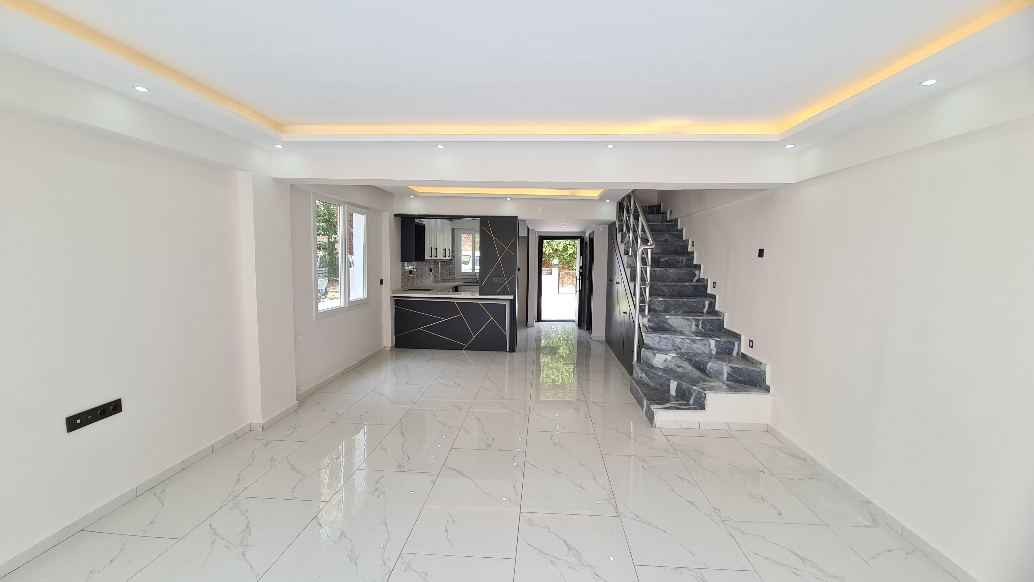 Opportunity Villa in the Marina