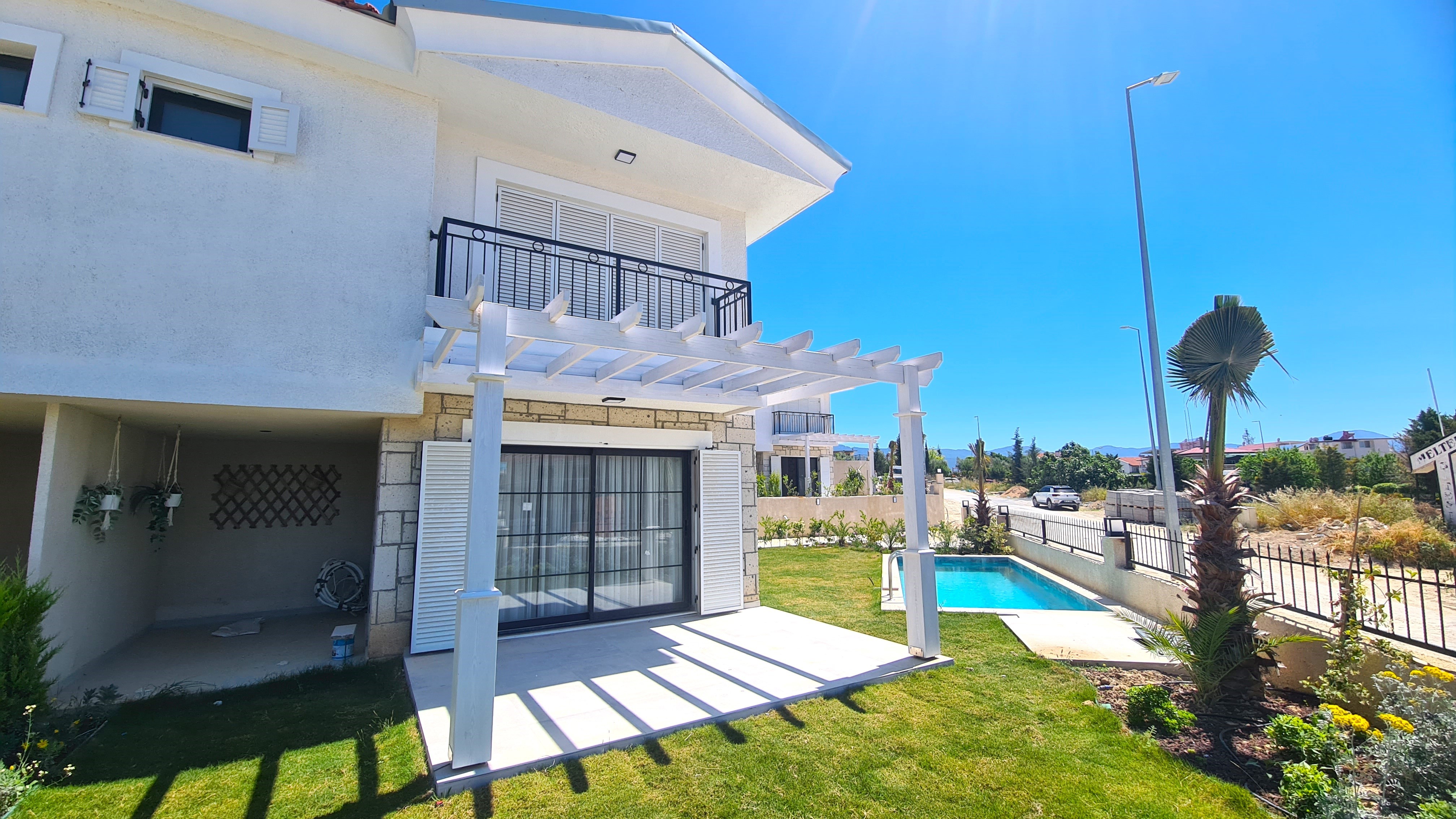 Country Style Semi-Detached Villa For Sale