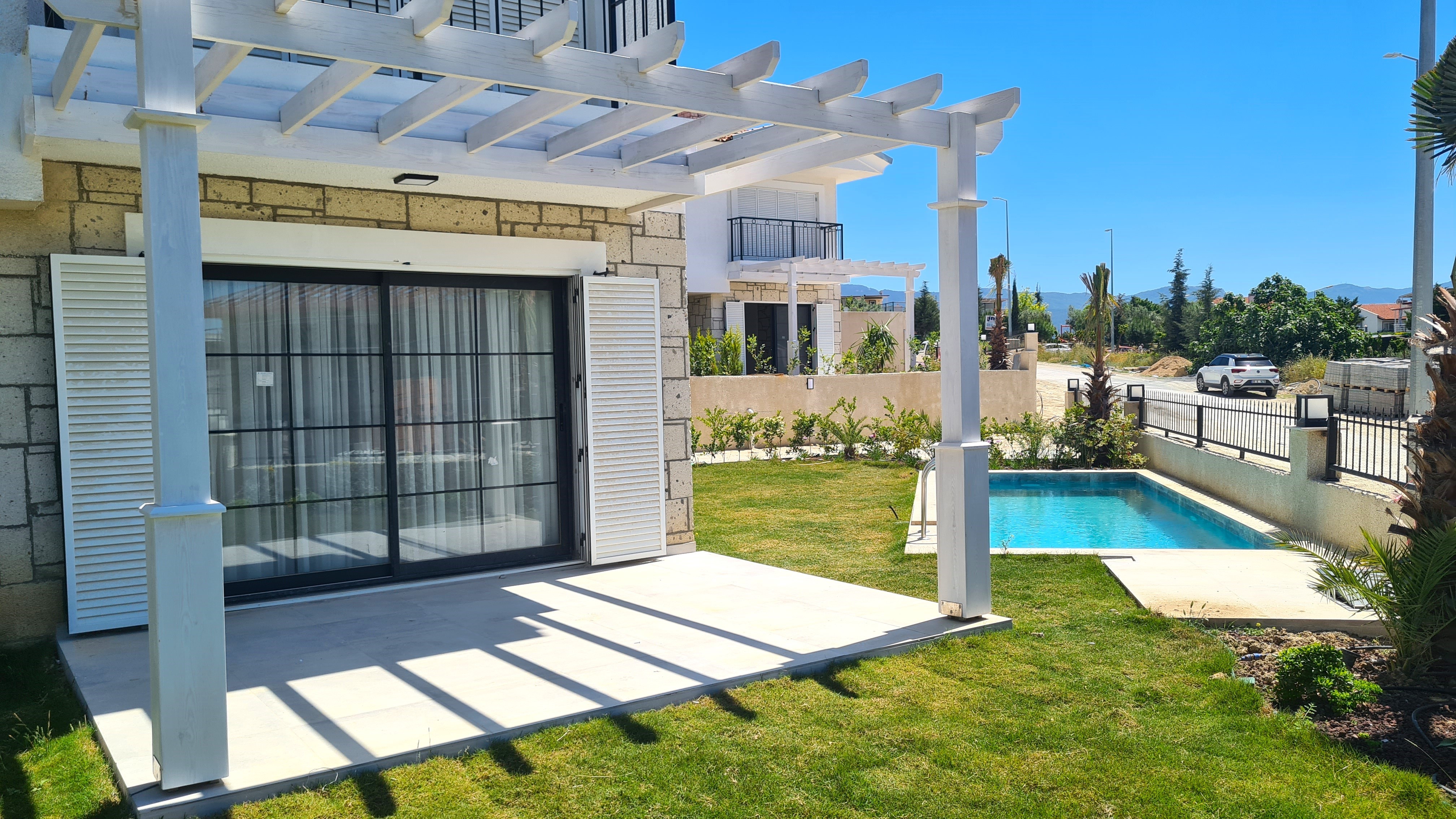 Country Style Semi-Detached Villa For Sale