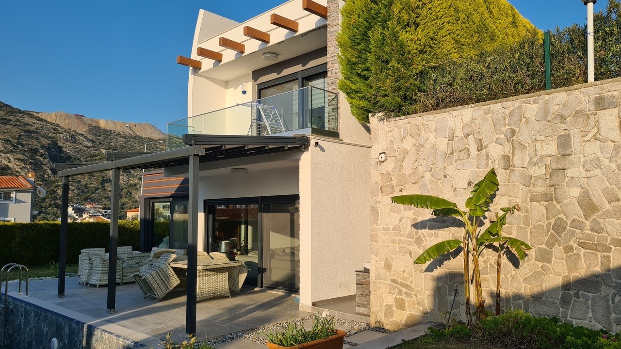 FULLY FURNISHED , 4 BEDROOM 4 BATHROOM 500 SQM PLOT 