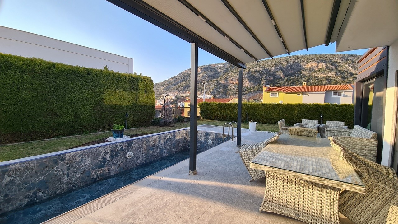 FULLY FURNISHED , 4 BEDROOM 4 BATHROOM 500 SQM PLOT 