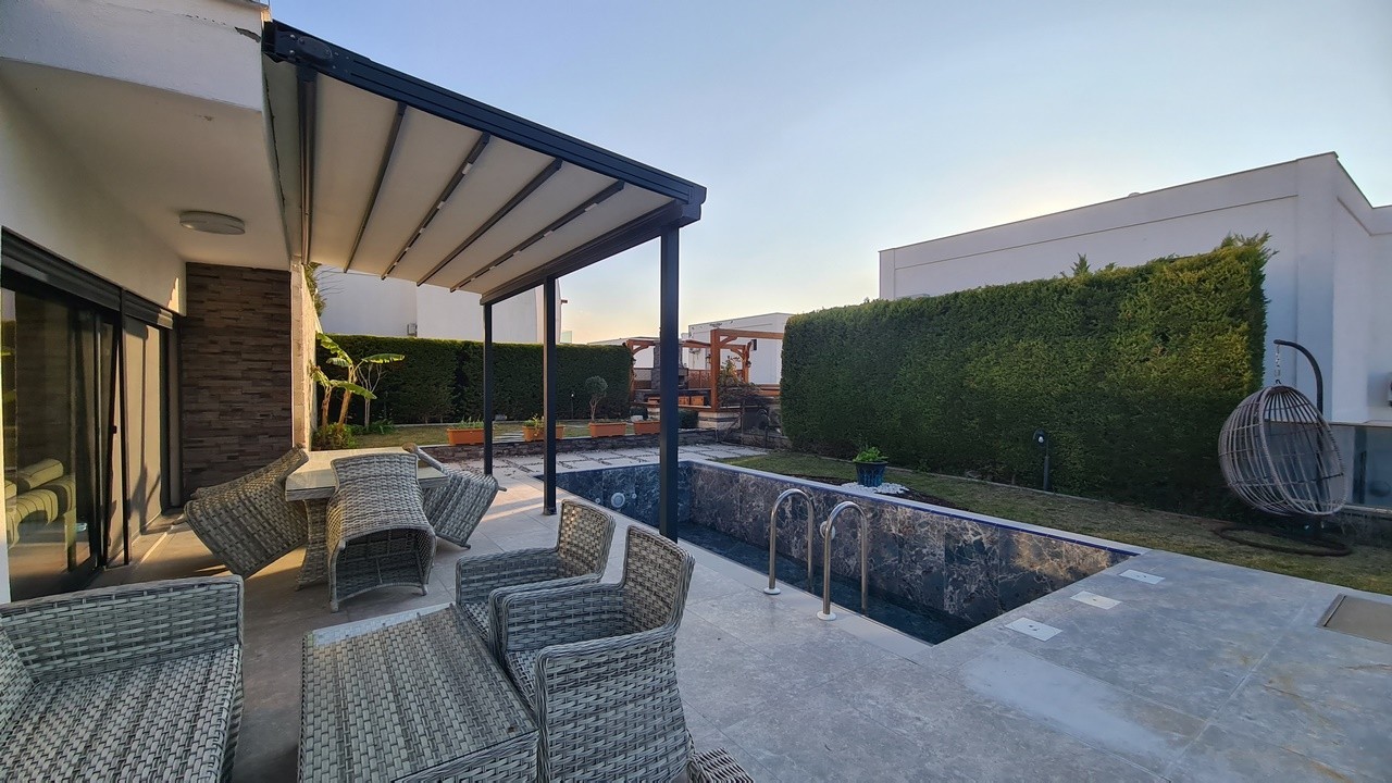 FULLY FURNISHED , 4 BEDROOM 4 BATHROOM 500 SQM PLOT 