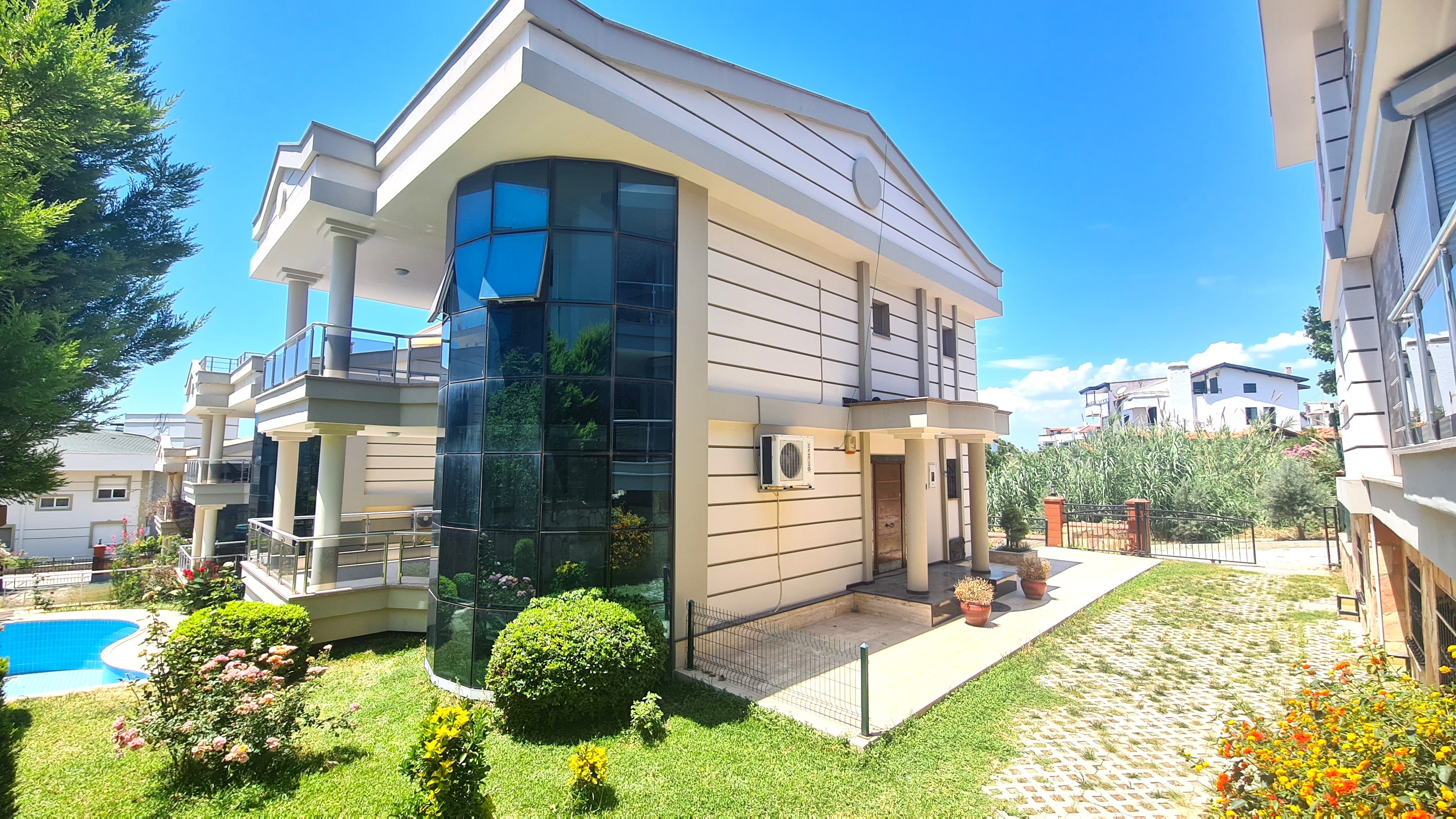 PRIVATE DETACHED VILLA  WITH SEA VIEW IN MARINA AREA