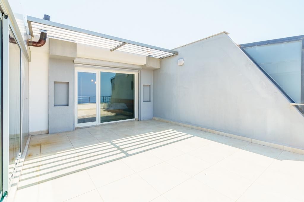 Magnificent Duplex Apartment with Sea View, Near Marina Area