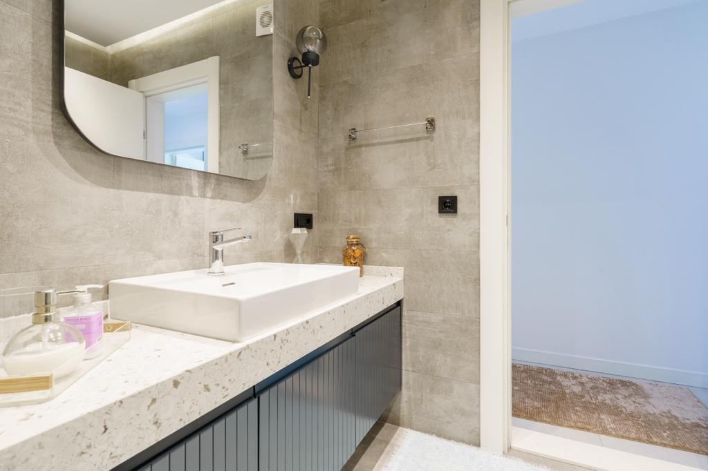 Magnificent Duplex Apartment with Sea View, Near Marina Area