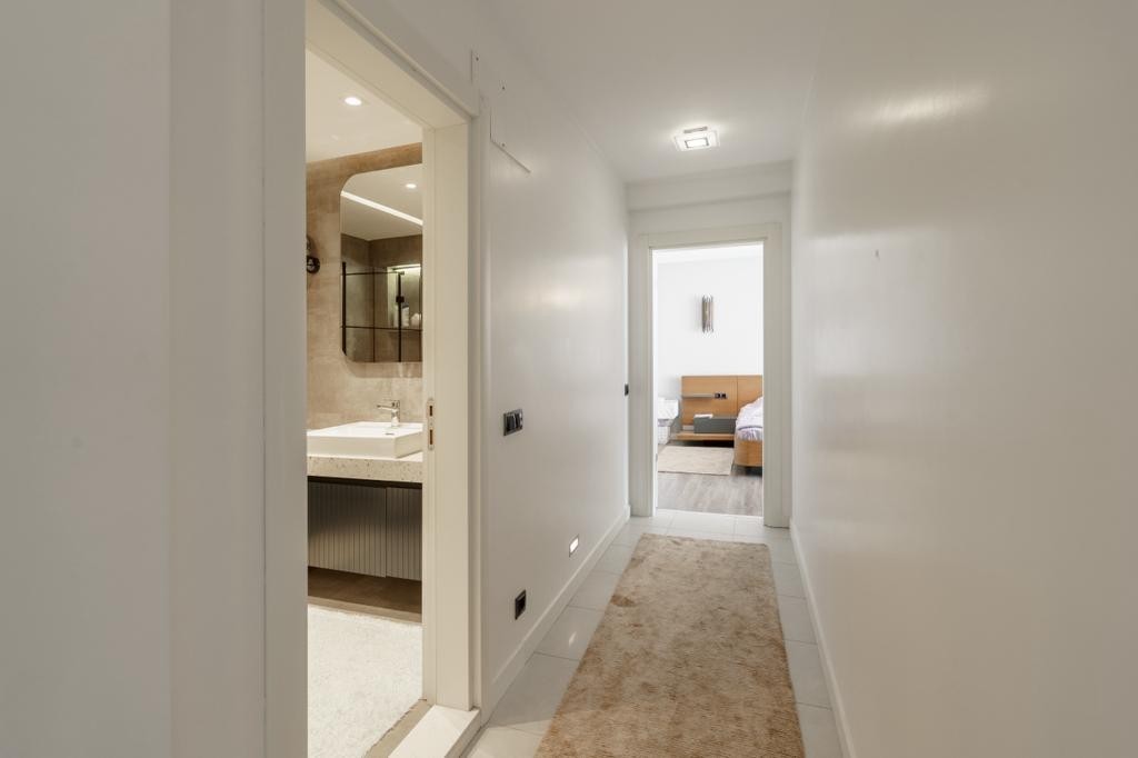 Magnificent Duplex Apartment with Sea View, Near Marina Area