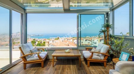 Magnificent Duplex Apartment with Sea View, Near Marina Area