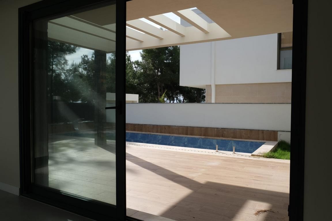 4+1 Villa with Private Pool in Ladies Beach