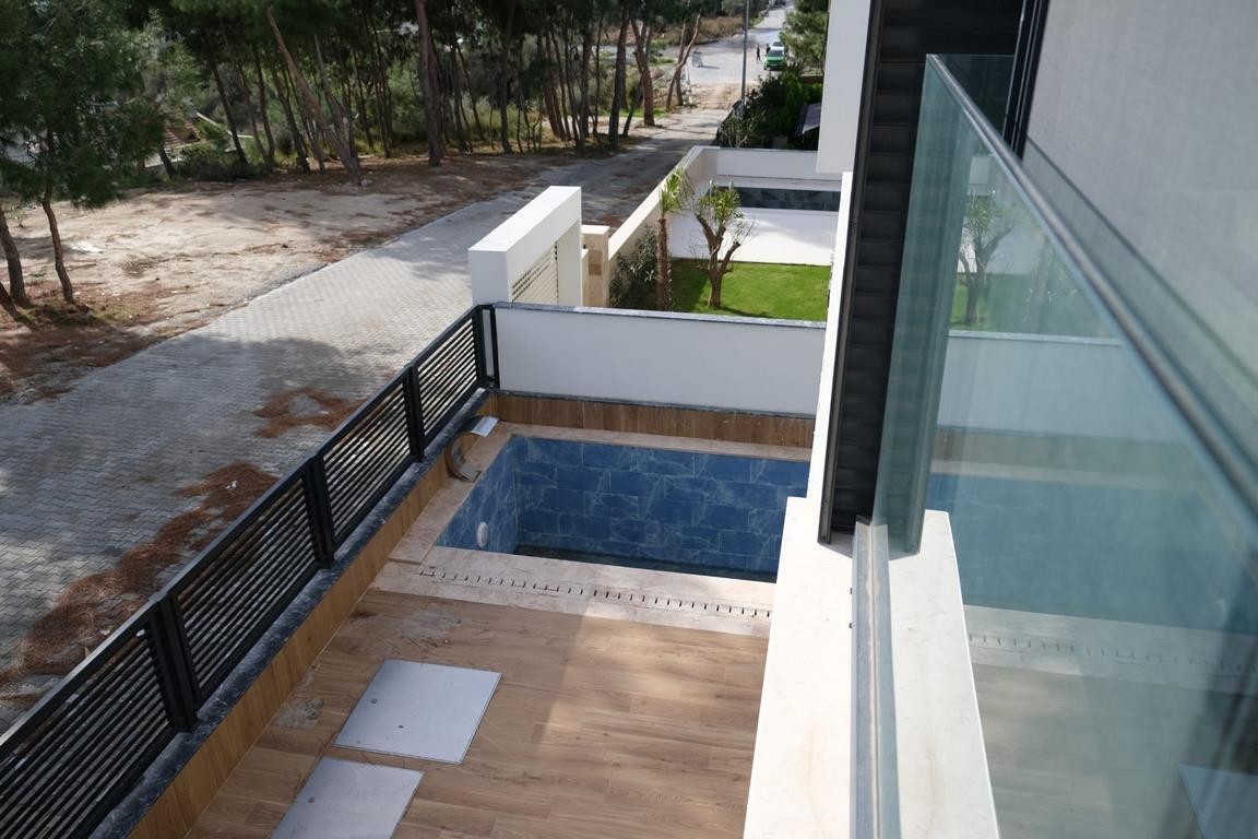 4+1 Villa with Private Pool in Ladies Beach