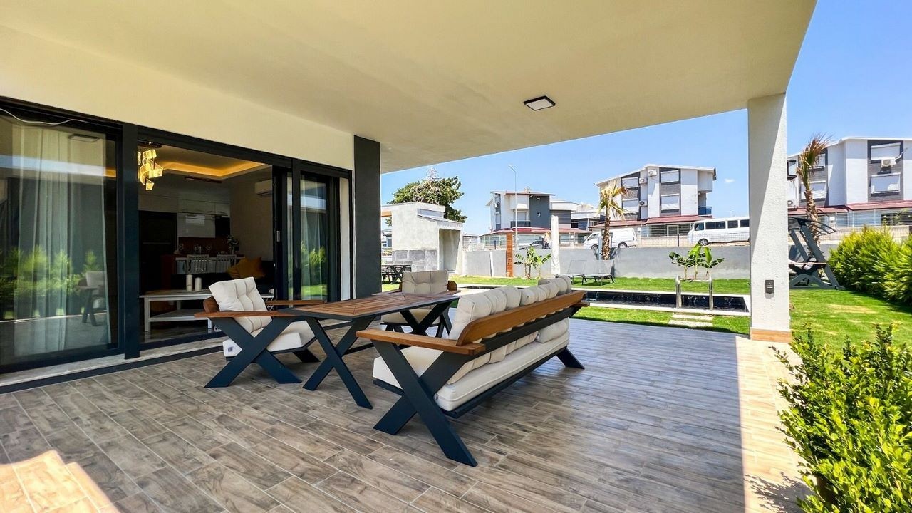 Detached Villa with Private Pool and Near the Sea