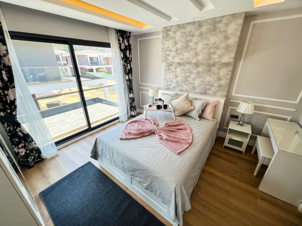 Detached Villa with Private Pool and Near the Sea