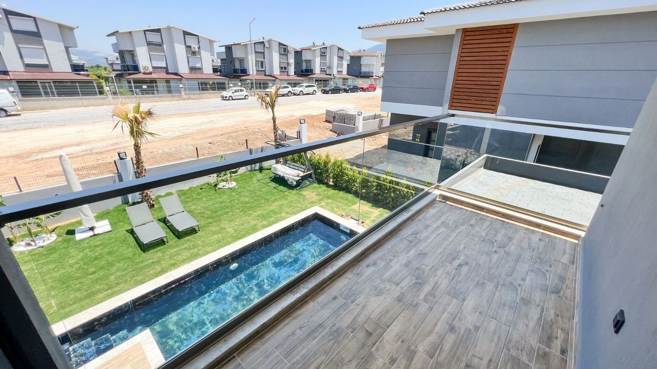 Detached Villa with Private Pool and Near the Sea