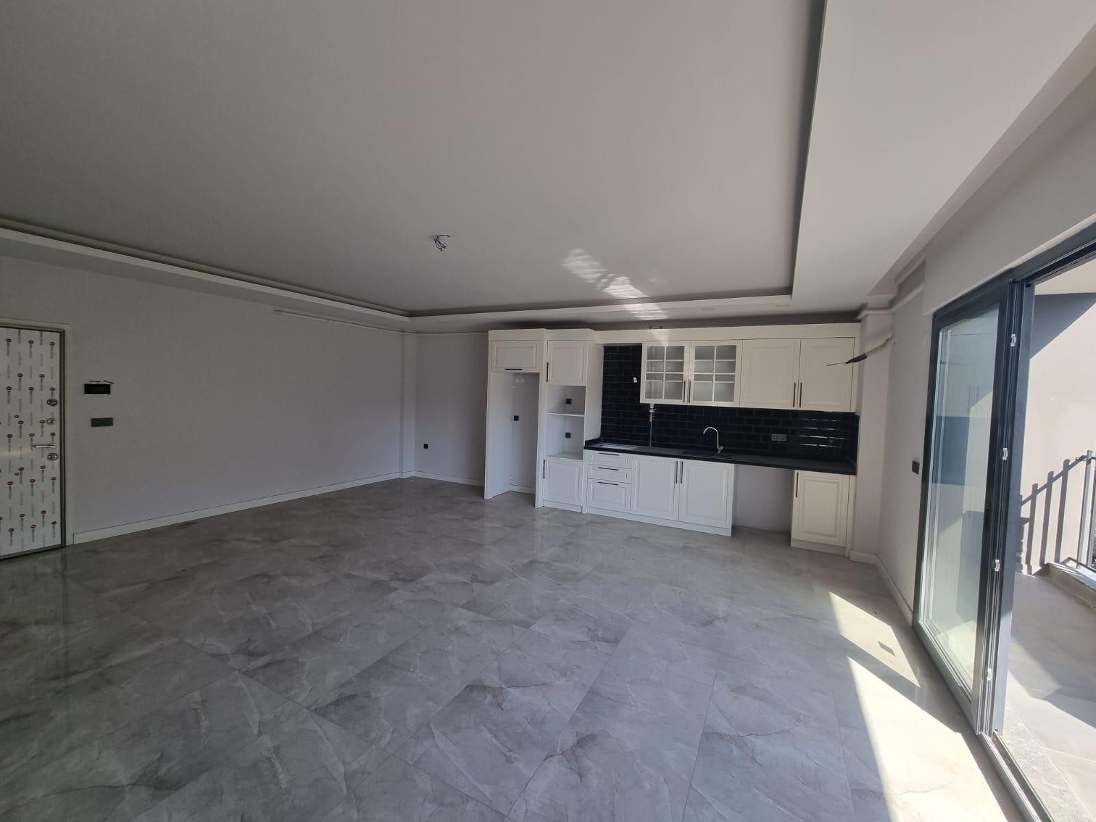 Prime Location in Kuşadası! Modern 2+1 Apartment with Pool and Security