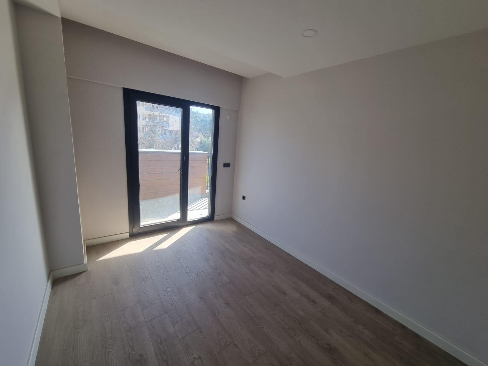 Prime Location in Kuşadası! Modern 2+1 Apartment with Pool and Security