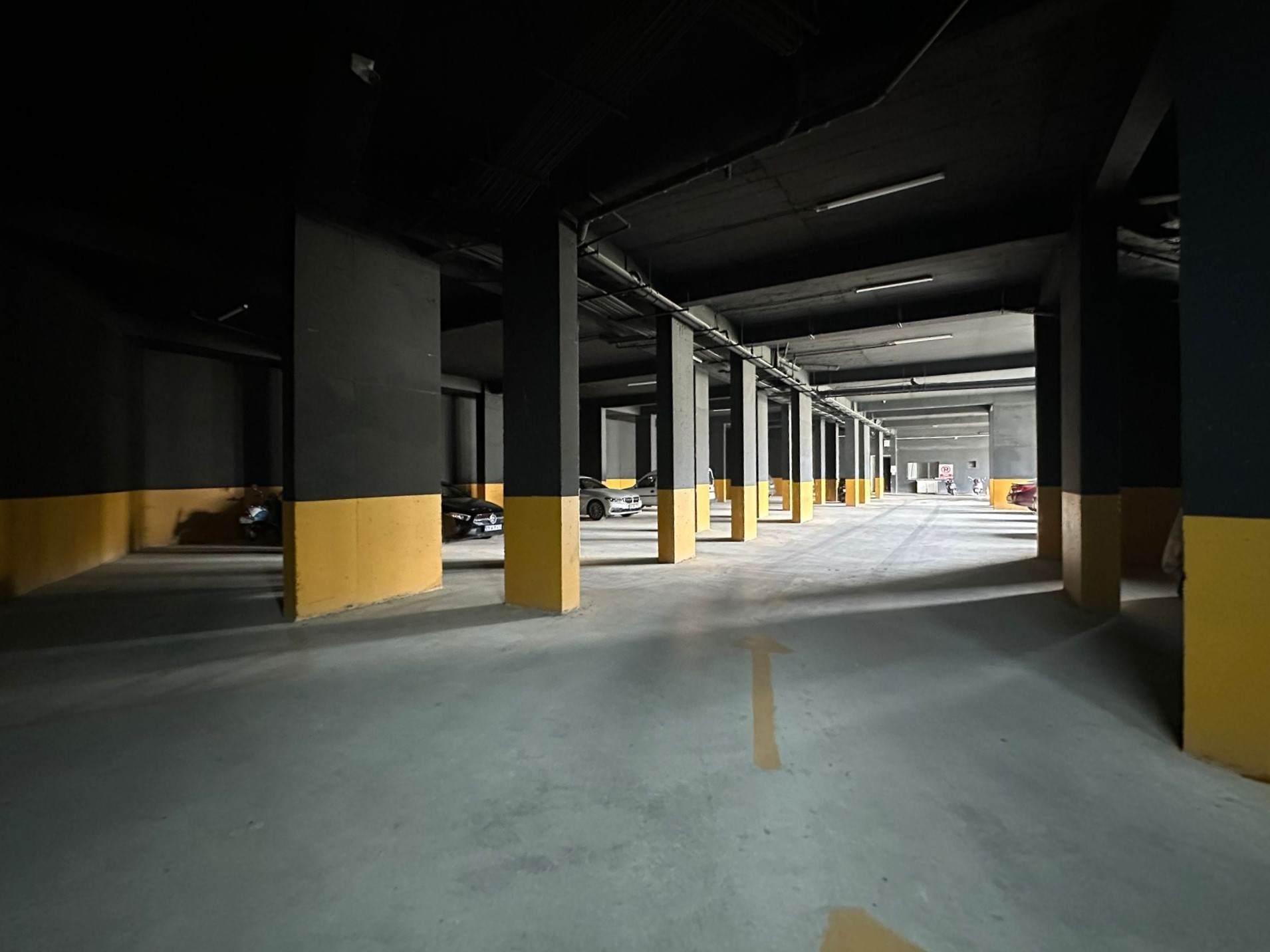 Prime Location in Kuşadası! Modern 2+1 Apartment with Pool and Security