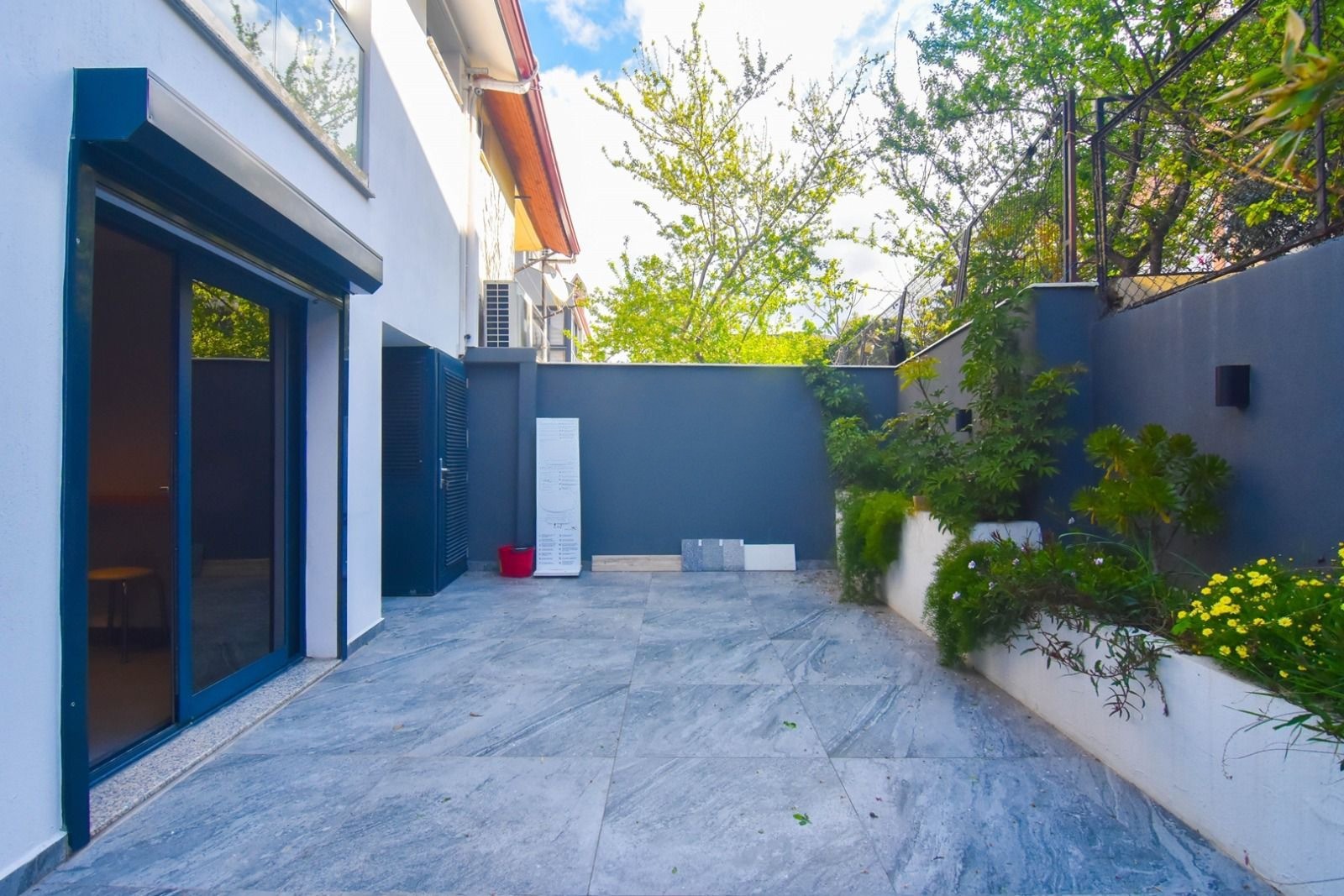 Central 3-Story Office with Sea View in Kuşadası