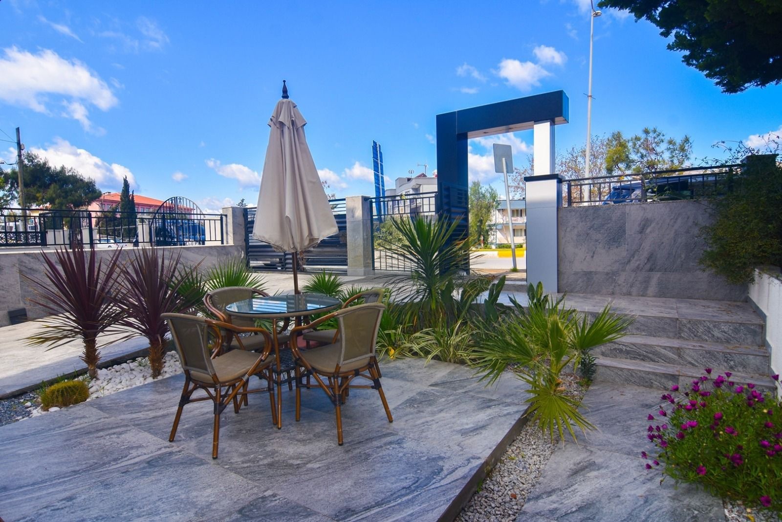 Central 3-Story Office with Sea View in Kuşadası