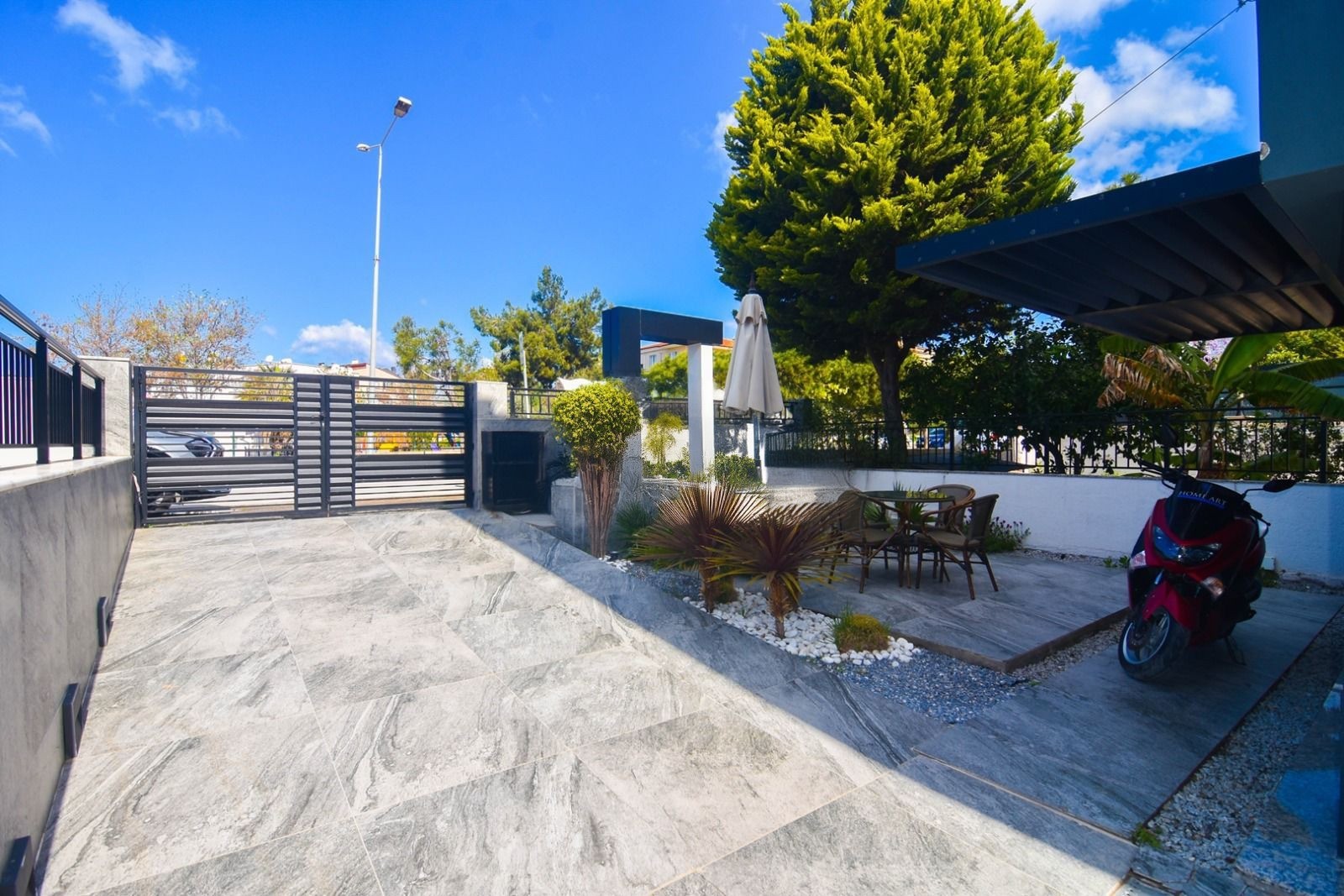 Central 3-Story Office with Sea View in Kuşadası