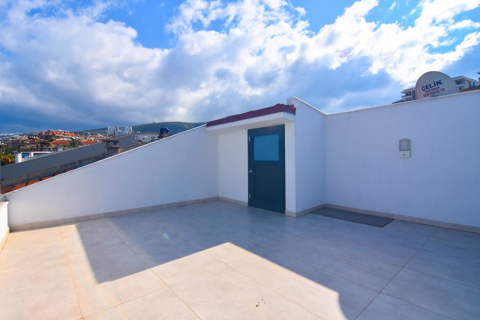 Central 3-Story Office with Sea View in Kuşadası