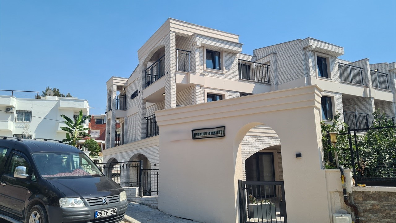 COUNTRY MODERN ARCHITECTURE APARTMENTS ON THE LADİES BEACH