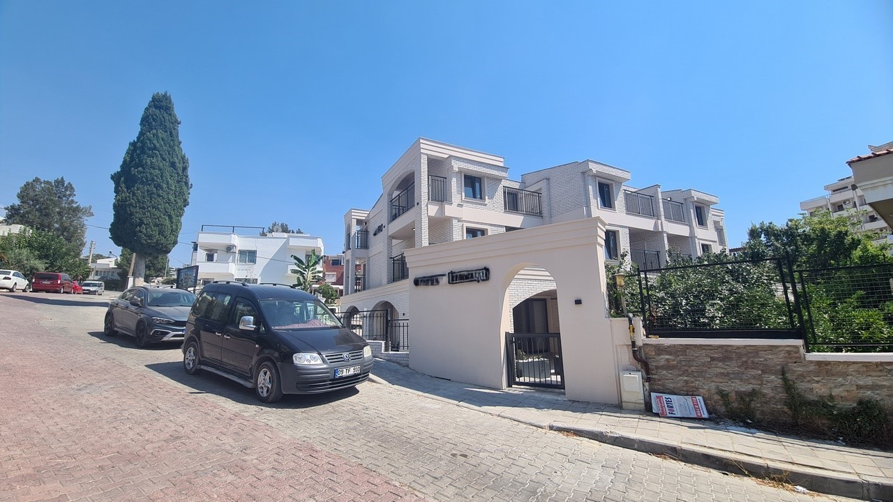 COUNTRY MODERN ARCHITECTURE APARTMENTS ON THE LADİES BEACH